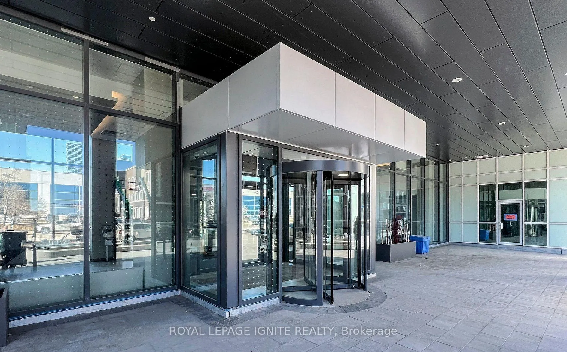 Photo 2 of Unit 922, 38 Honeycrisp Crescent, Vaughan, Vaughan Corporate Centre — HOMEH