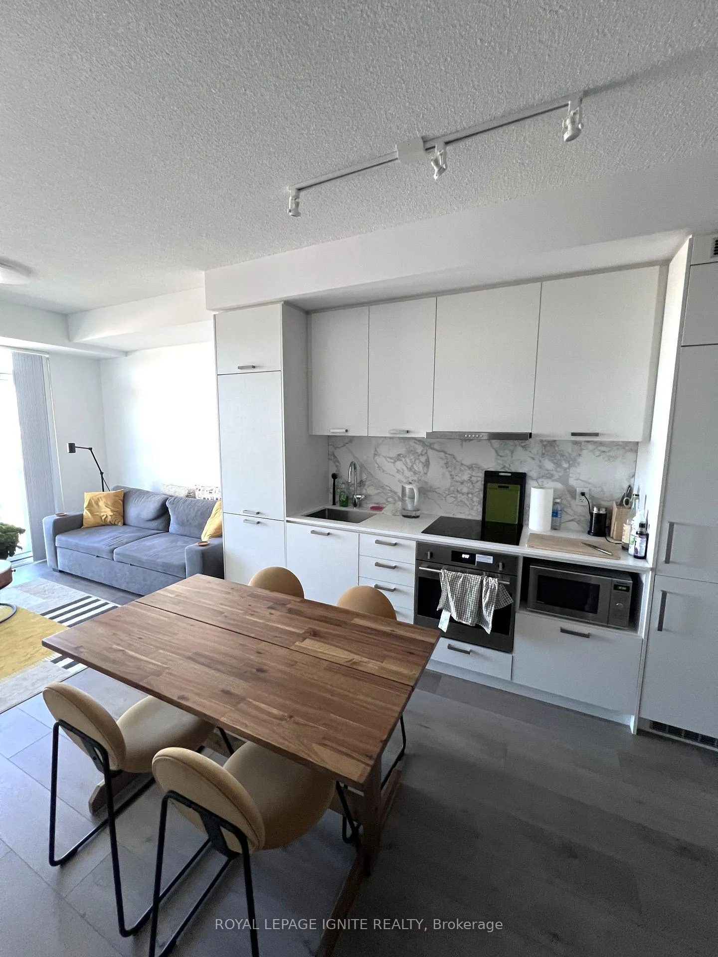 Photo 5 of Unit 922, 38 Honeycrisp Crescent, Vaughan, Vaughan Corporate Centre — HOMEH