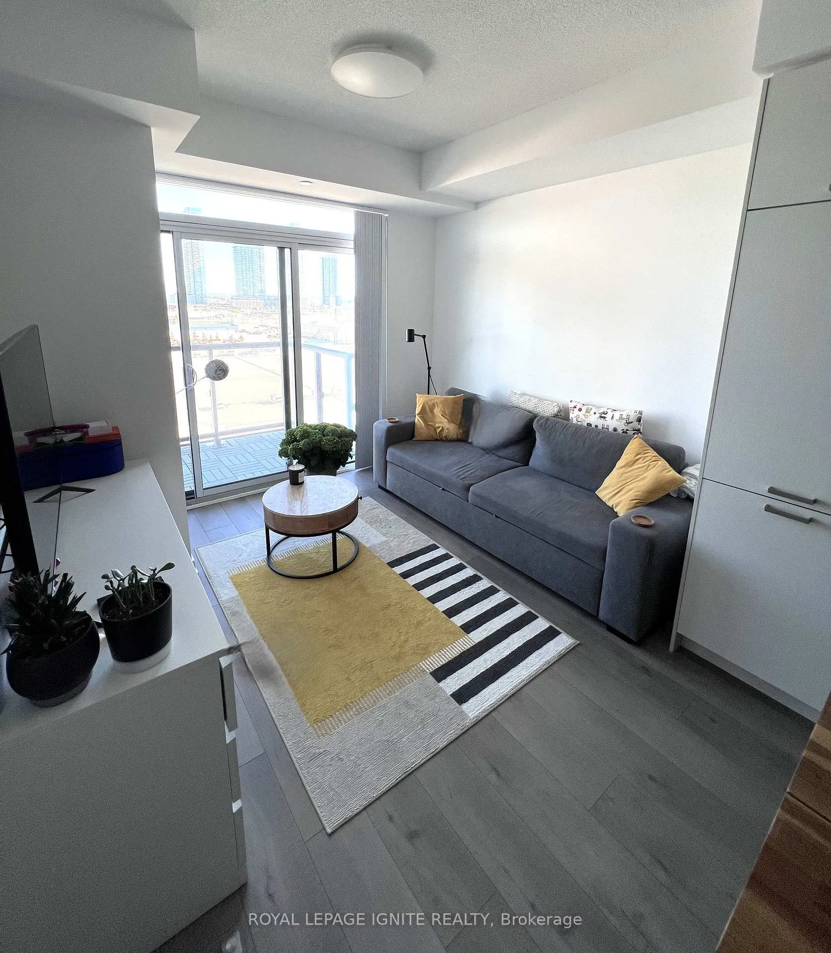 Photo 7 of Unit 922, 38 Honeycrisp Crescent, Vaughan, Vaughan Corporate Centre — HOMEH