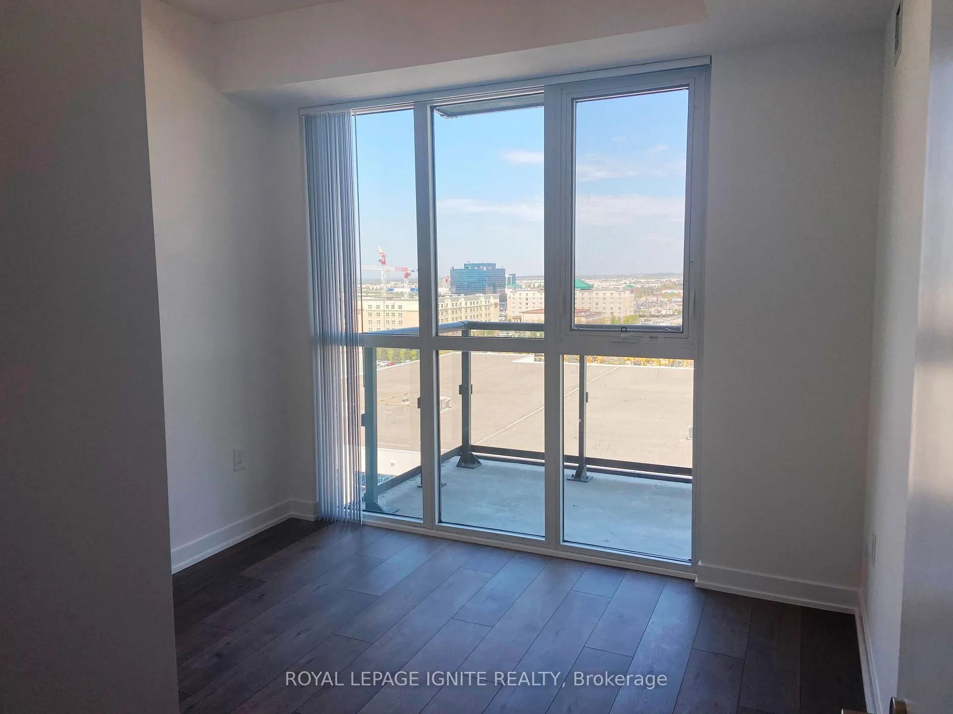 Photo 8 of Unit 922, 38 Honeycrisp Crescent, Vaughan, Vaughan Corporate Centre — HOMEH