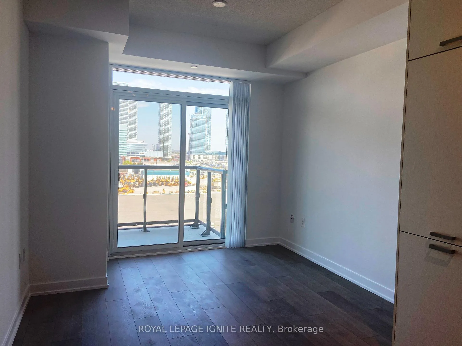 Photo 10 of Unit 922, 38 Honeycrisp Crescent, Vaughan, Vaughan Corporate Centre — HOMEH