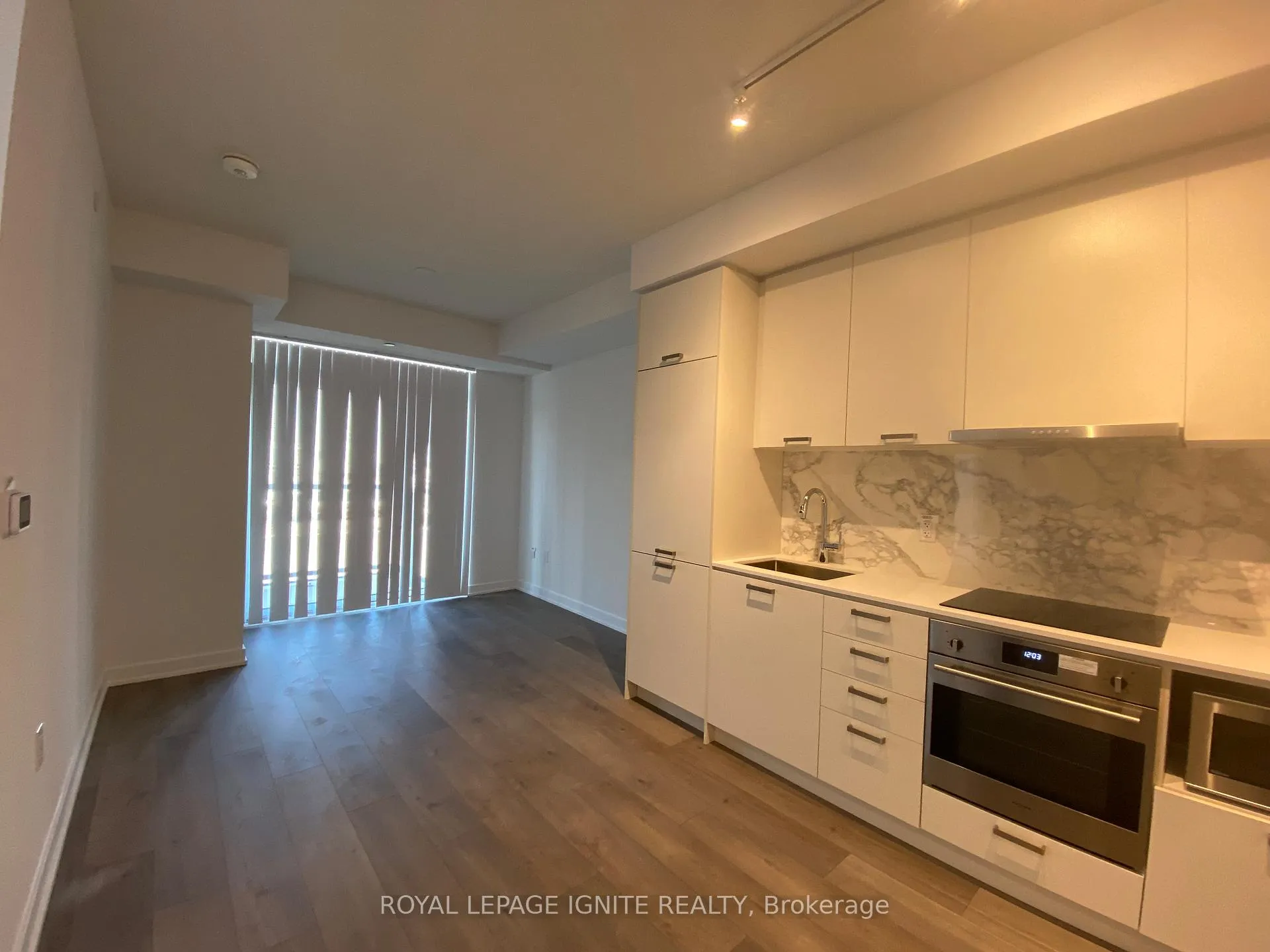 Photo 12 of Unit 922, 38 Honeycrisp Crescent, Vaughan, Vaughan Corporate Centre — HOMEH