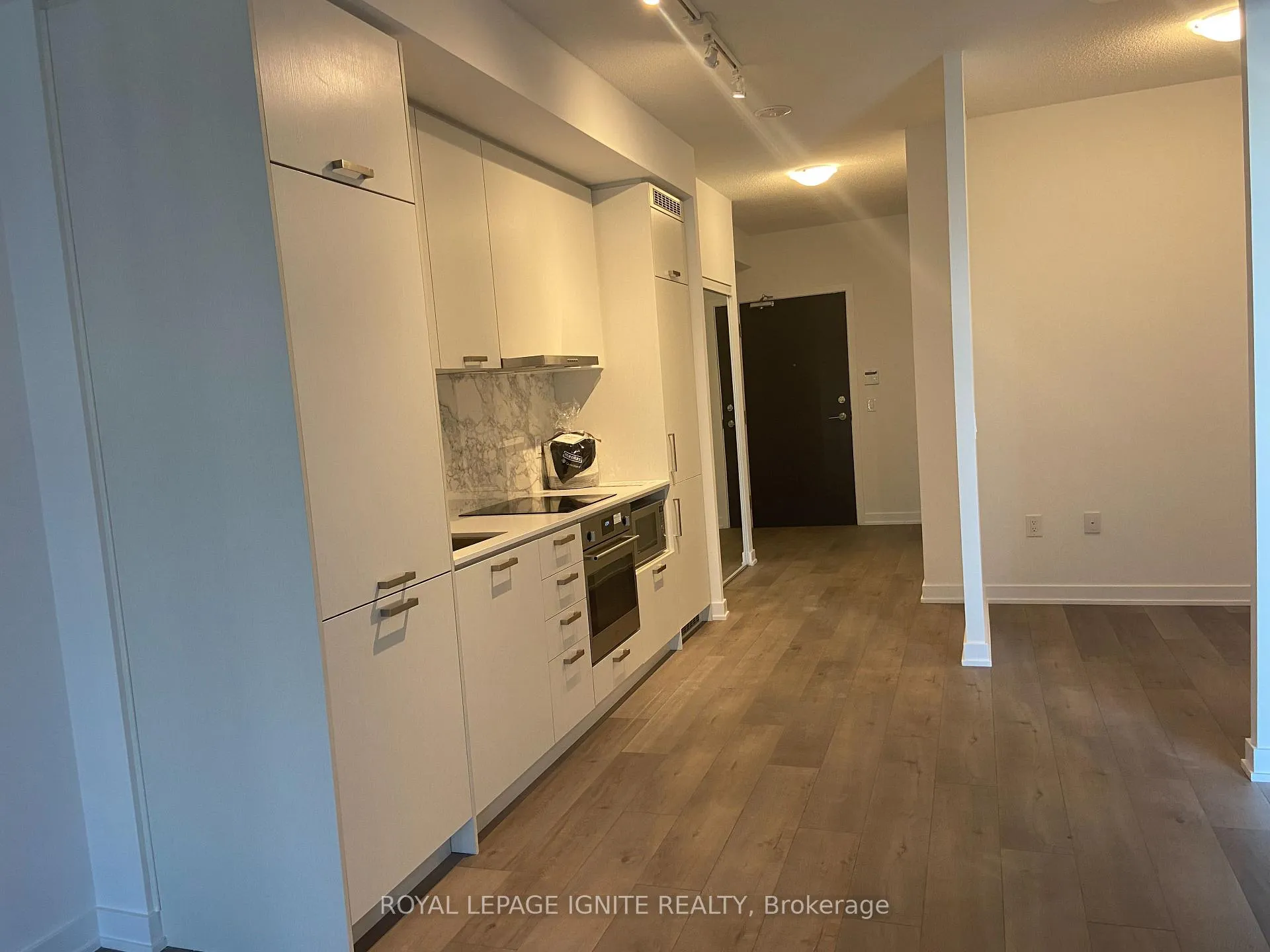 Photo 13 of Unit 922, 38 Honeycrisp Crescent, Vaughan, Vaughan Corporate Centre — HOMEH