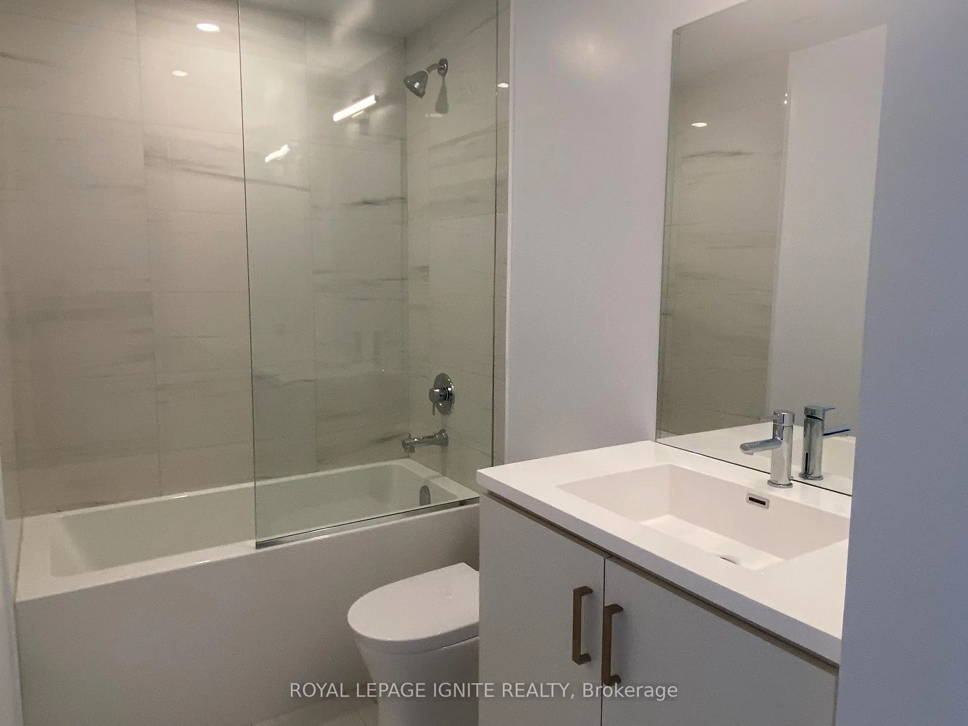 Photo 15 of Unit 922, 38 Honeycrisp Crescent, Vaughan, Vaughan Corporate Centre — HOMEH
