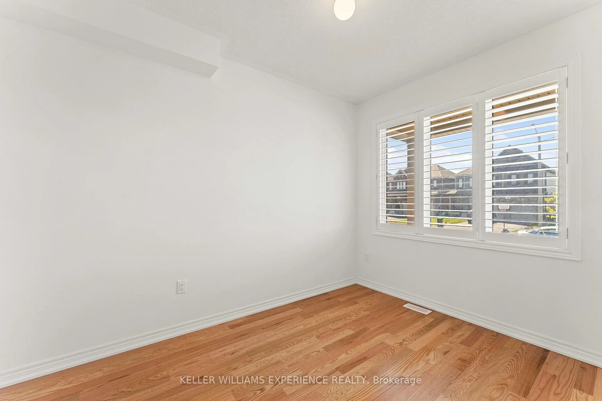 Photo 3 of 75 Wakefield Boulevard, Essa, Angus — HOMEH