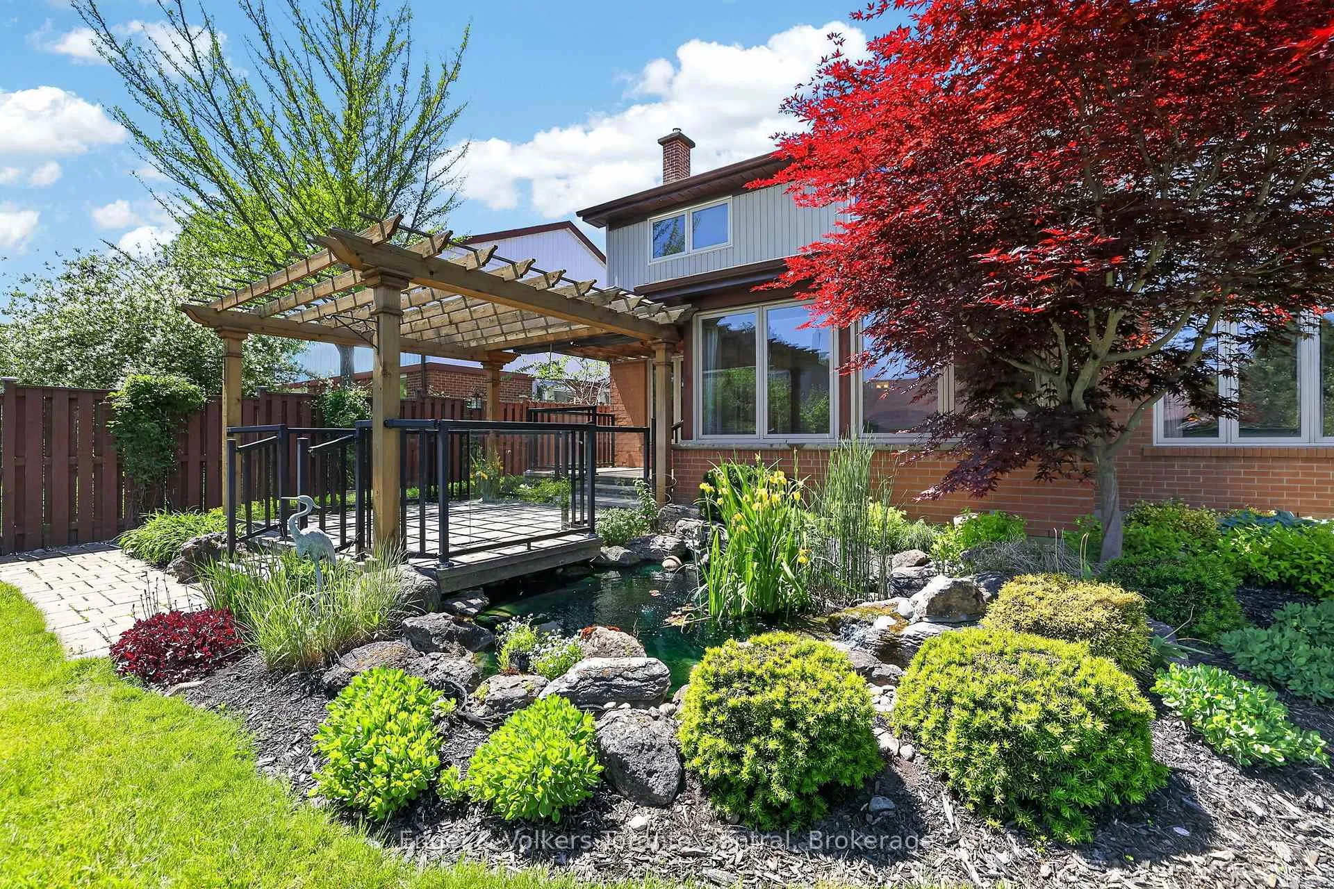 Photo 2 of 32 Milford Crescent, Brampton, Central Park — HOMEH