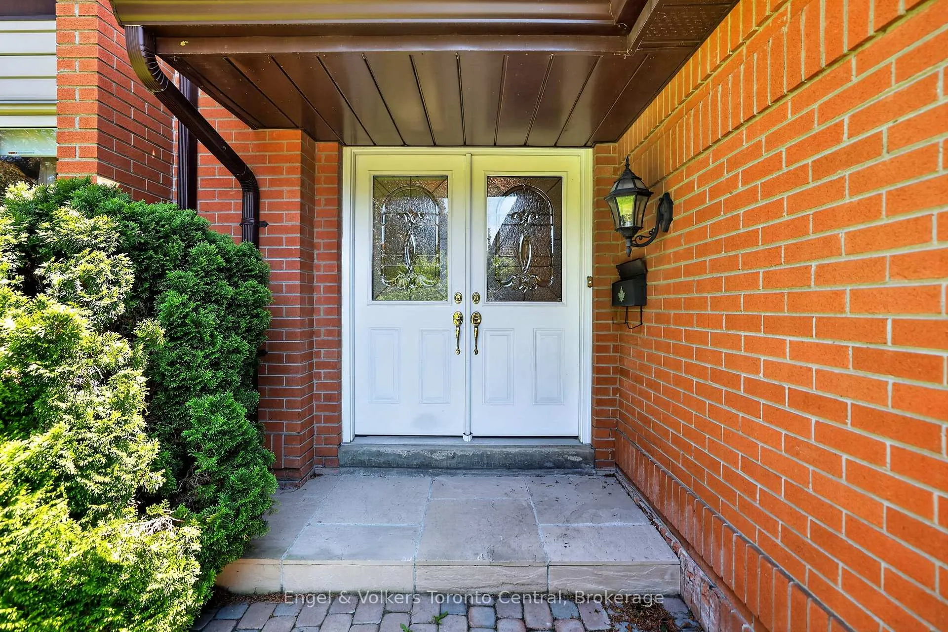 Photo 3 of 32 Milford Crescent, Brampton, Central Park — HOMEH