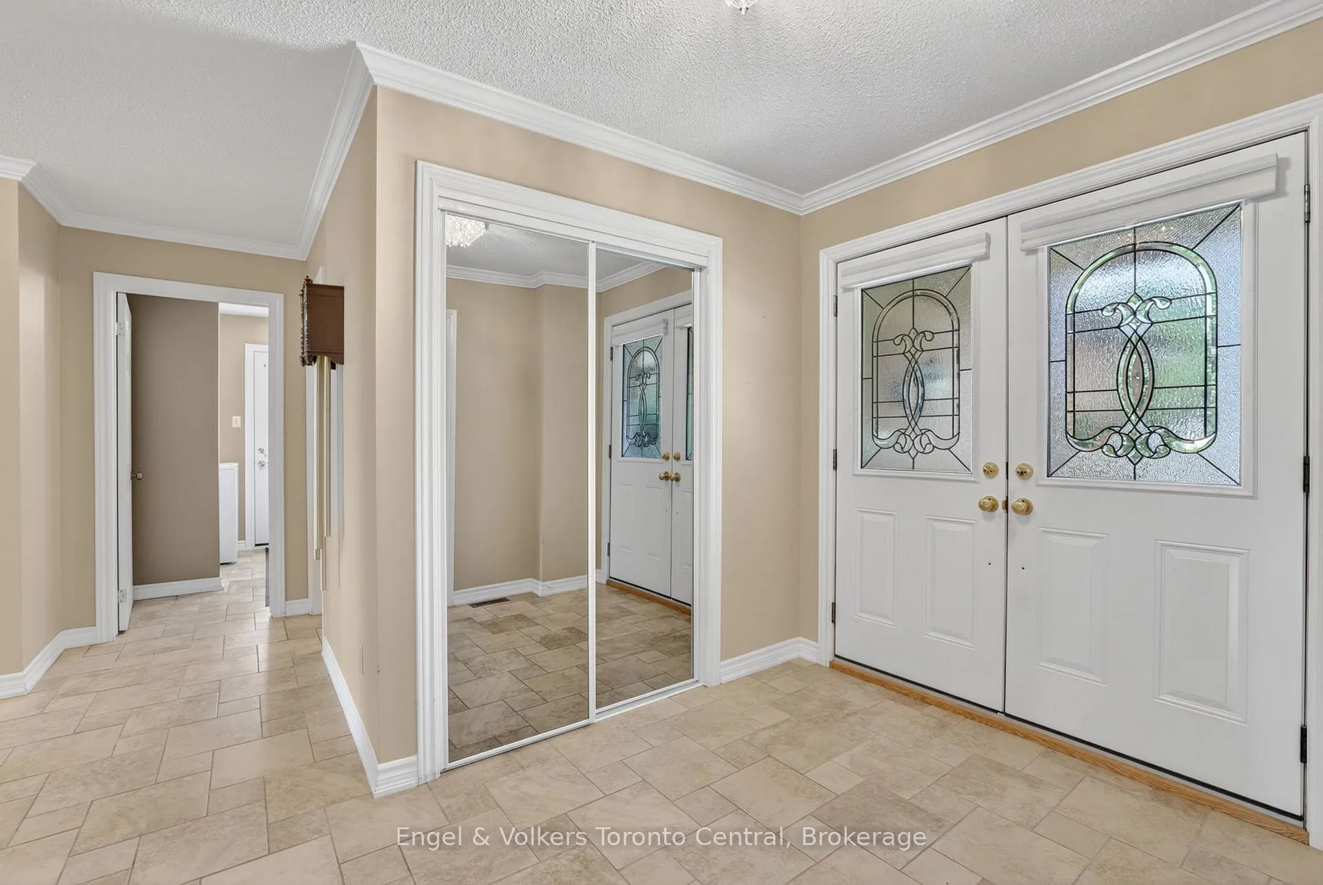 Photo 5 of 32 Milford Crescent, Brampton, Central Park — HOMEH