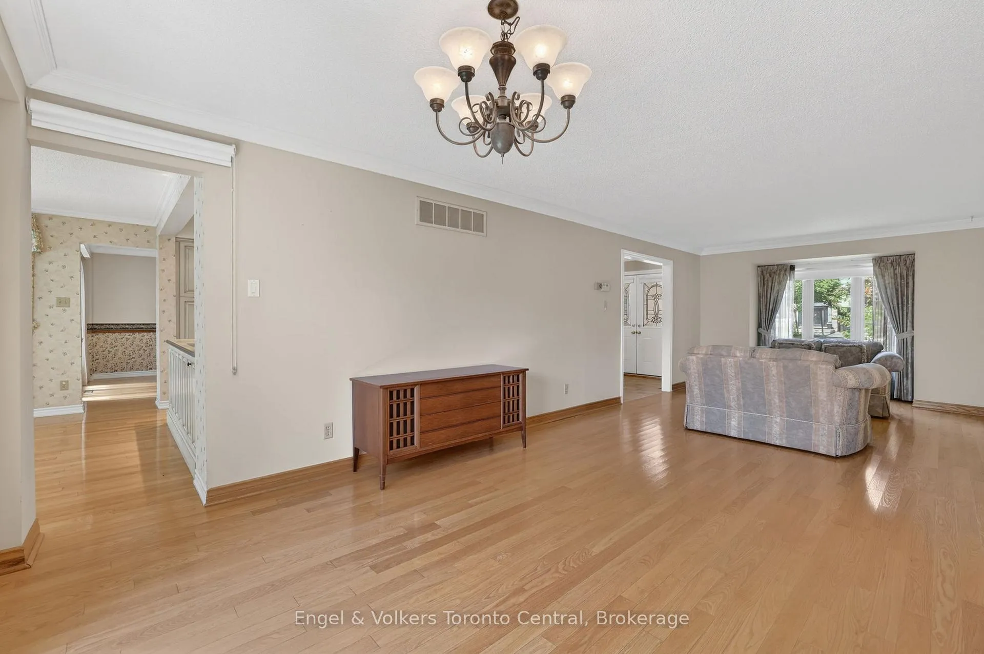 Photo 7 of 32 Milford Crescent, Brampton, Central Park — HOMEH