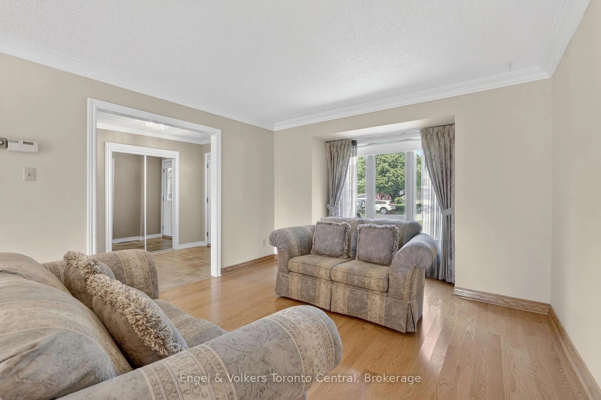 Photo 8 of 32 Milford Crescent, Brampton, Central Park — HOMEH