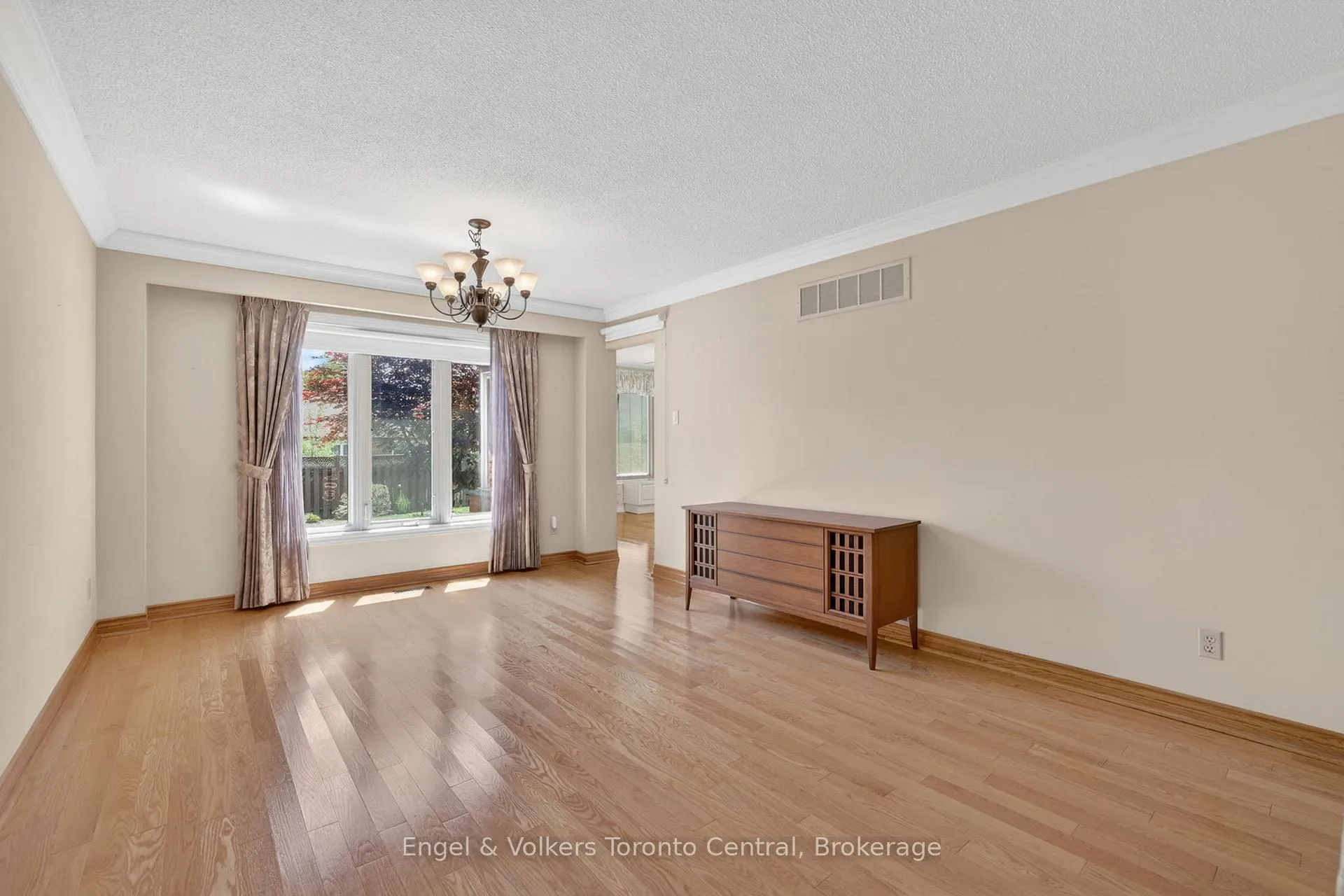 Photo 9 of 32 Milford Crescent, Brampton, Central Park — HOMEH