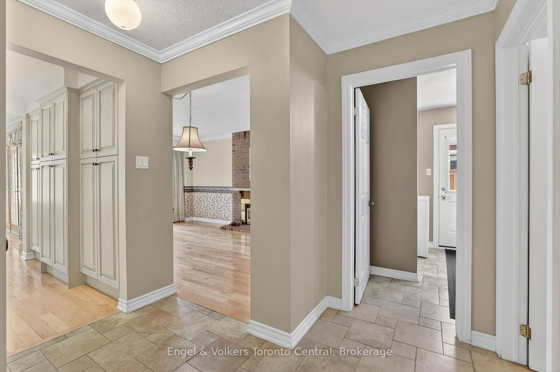 Photo 10 of 32 Milford Crescent, Brampton, Central Park — HOMEH