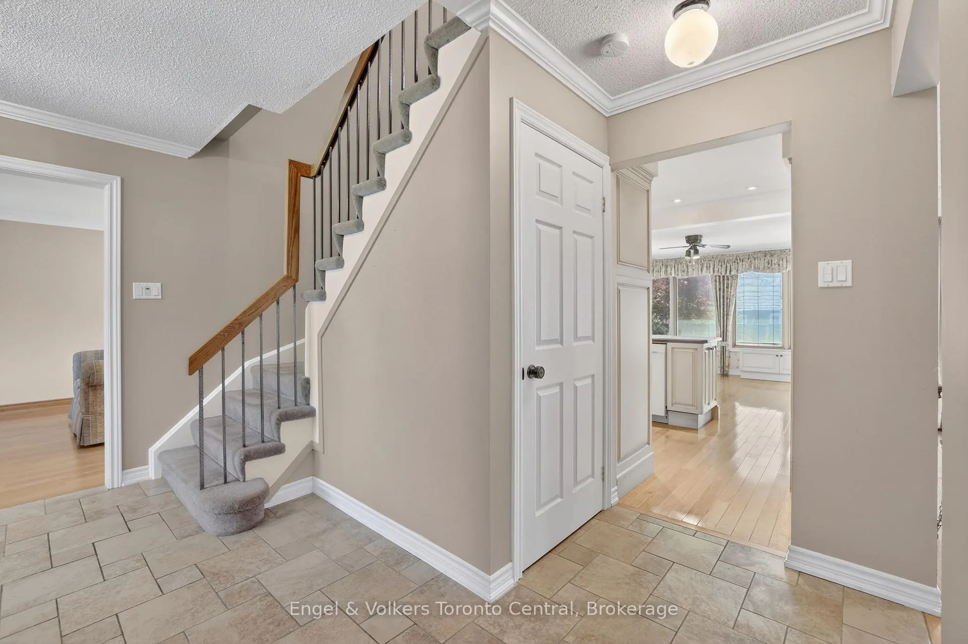 Photo 11 of 32 Milford Crescent, Brampton, Central Park — HOMEH