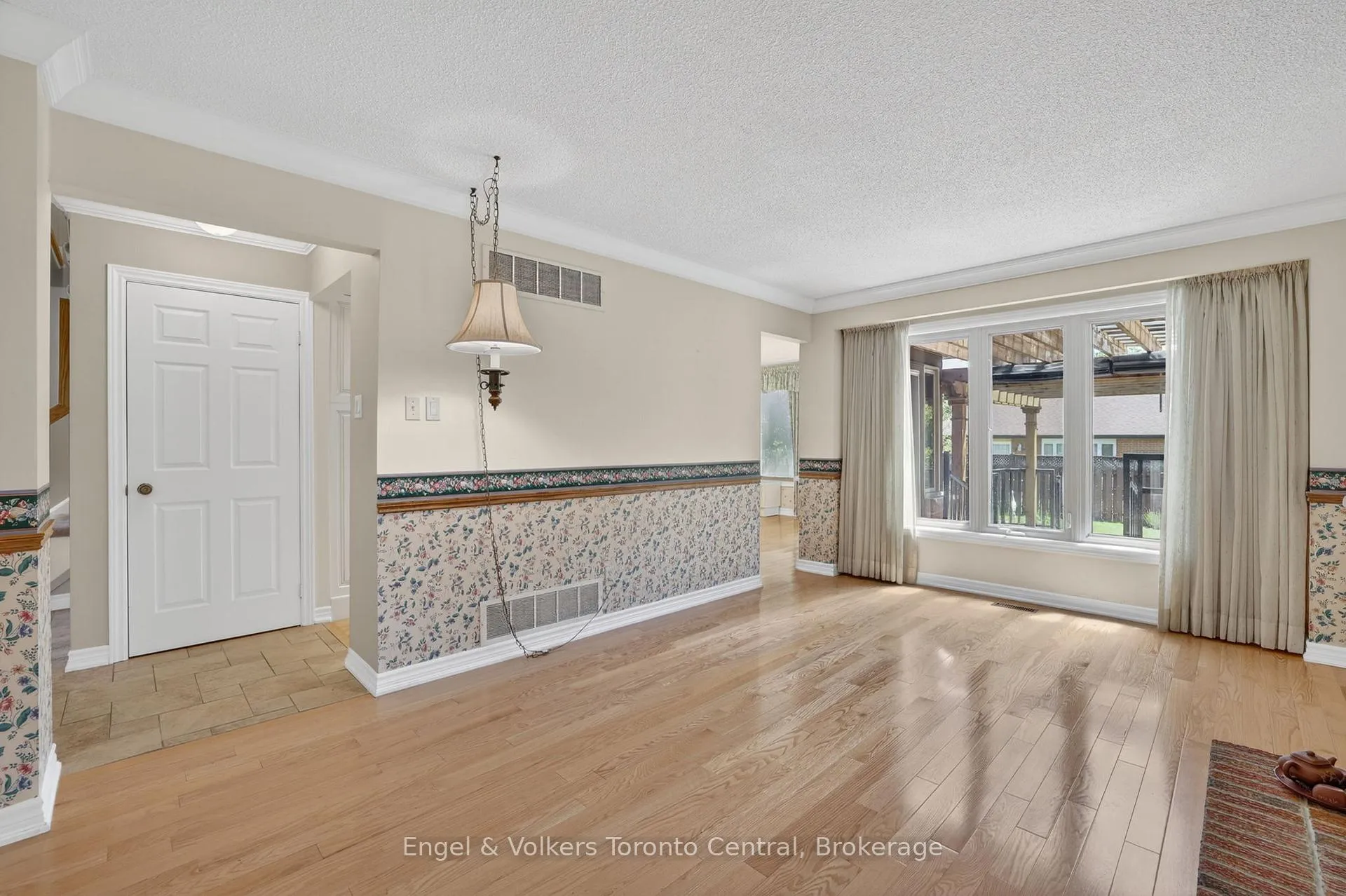 Photo 13 of 32 Milford Crescent, Brampton, Central Park — HOMEH