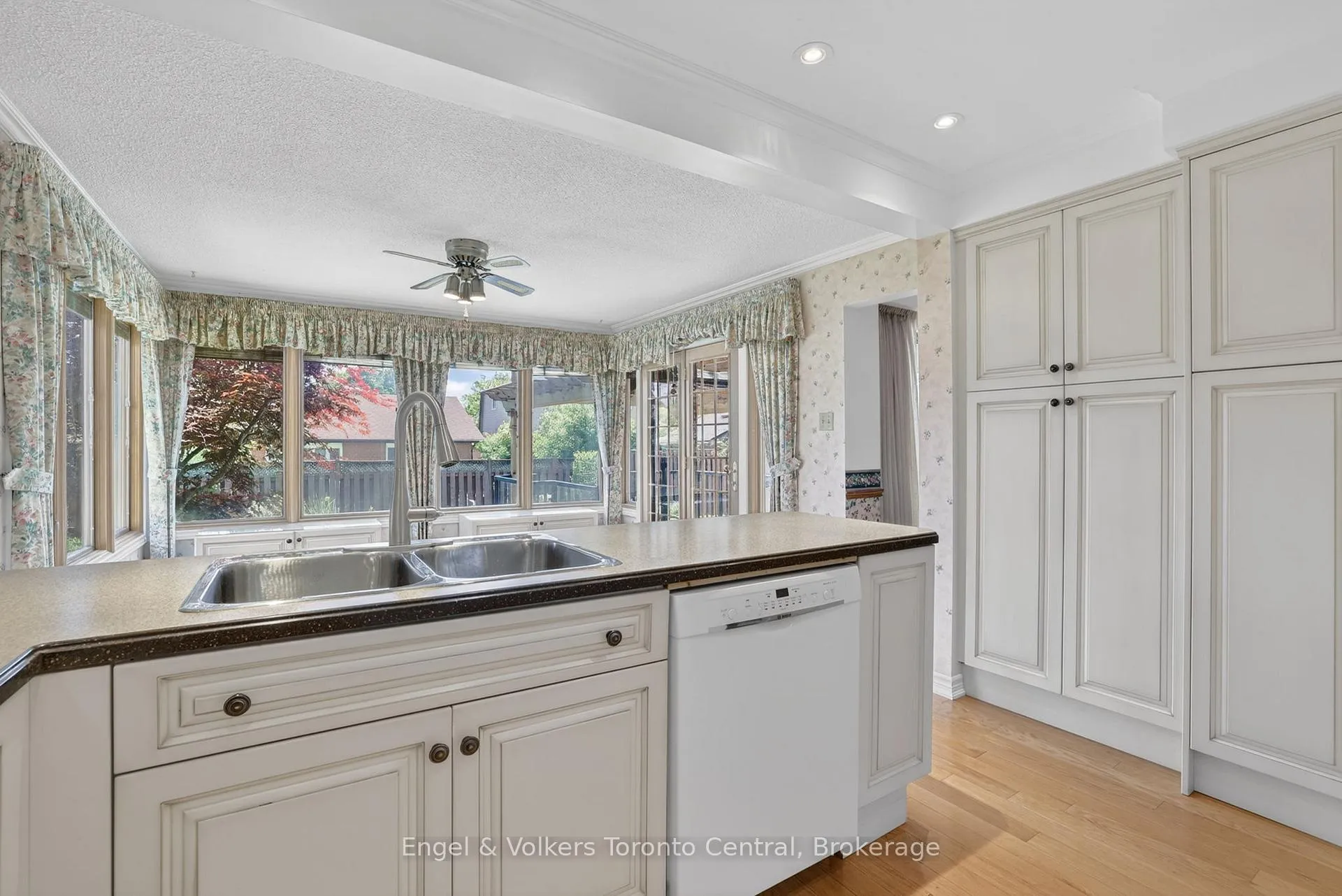 Photo 15 of 32 Milford Crescent, Brampton, Central Park — HOMEH