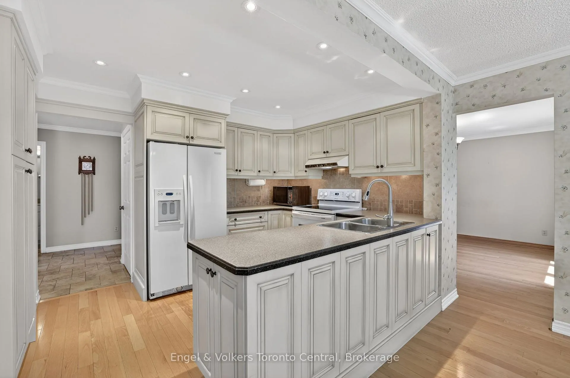 Photo 16 of 32 Milford Crescent, Brampton, Central Park — HOMEH