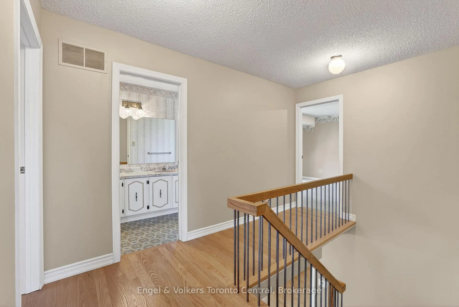 Photo 22 of 32 Milford Crescent, Brampton, Central Park — HOMEH