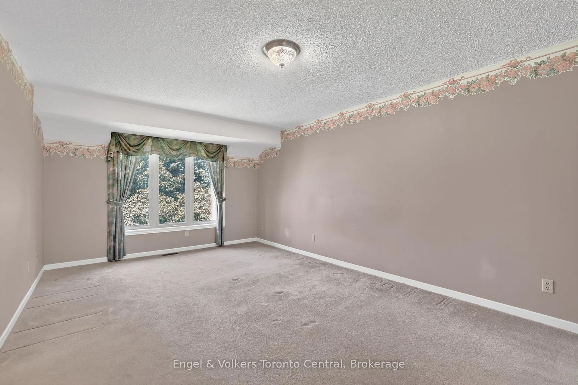 Photo 23 of 32 Milford Crescent, Brampton, Central Park — HOMEH