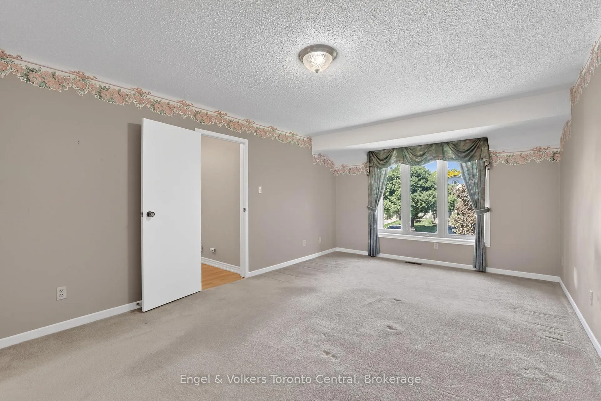 Photo 24 of 32 Milford Crescent, Brampton, Central Park — HOMEH