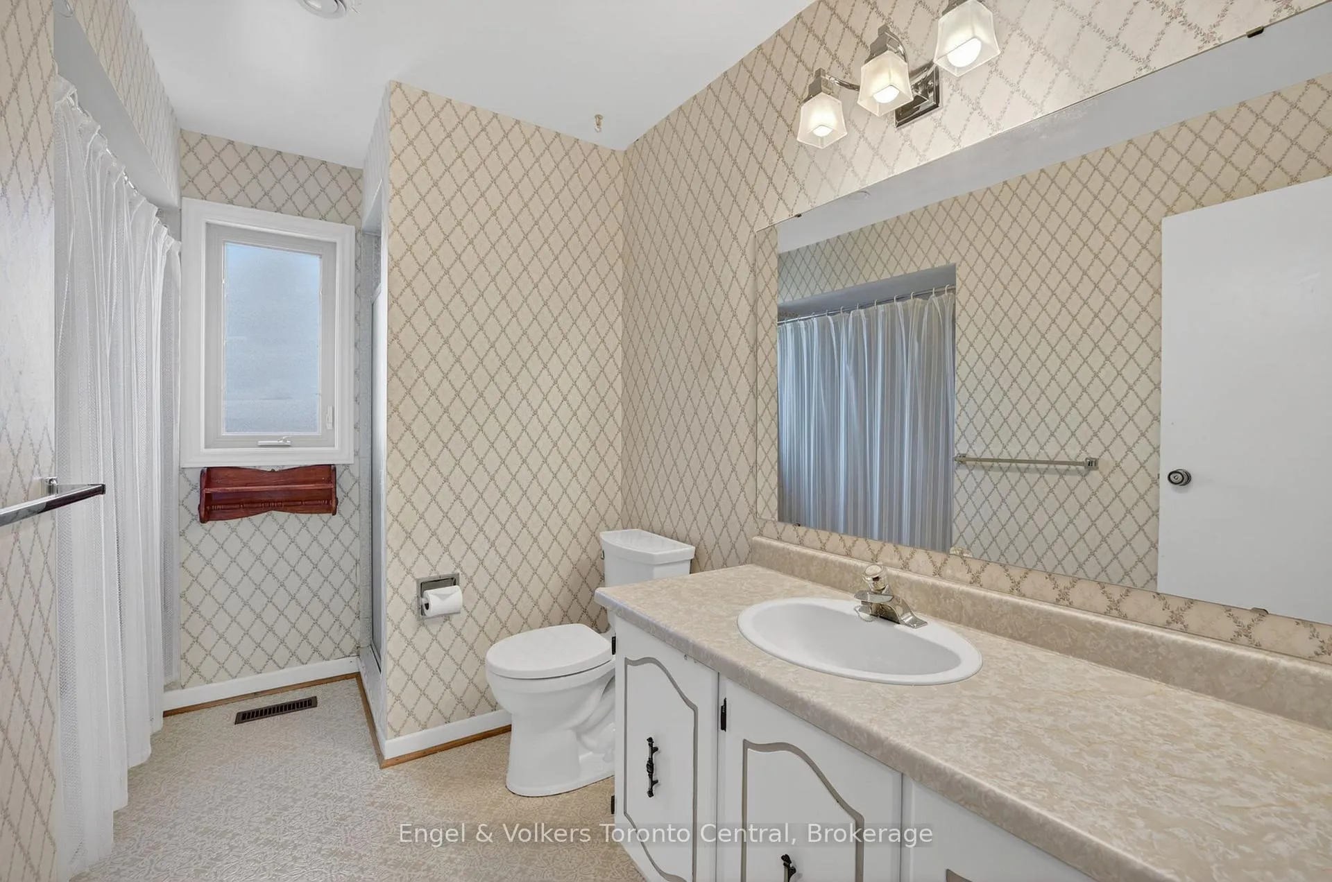 Photo 26 of 32 Milford Crescent, Brampton, Central Park — HOMEH