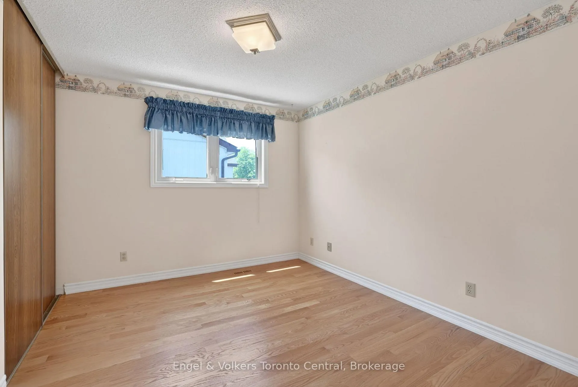 Photo 29 of 32 Milford Crescent, Brampton, Central Park — HOMEH