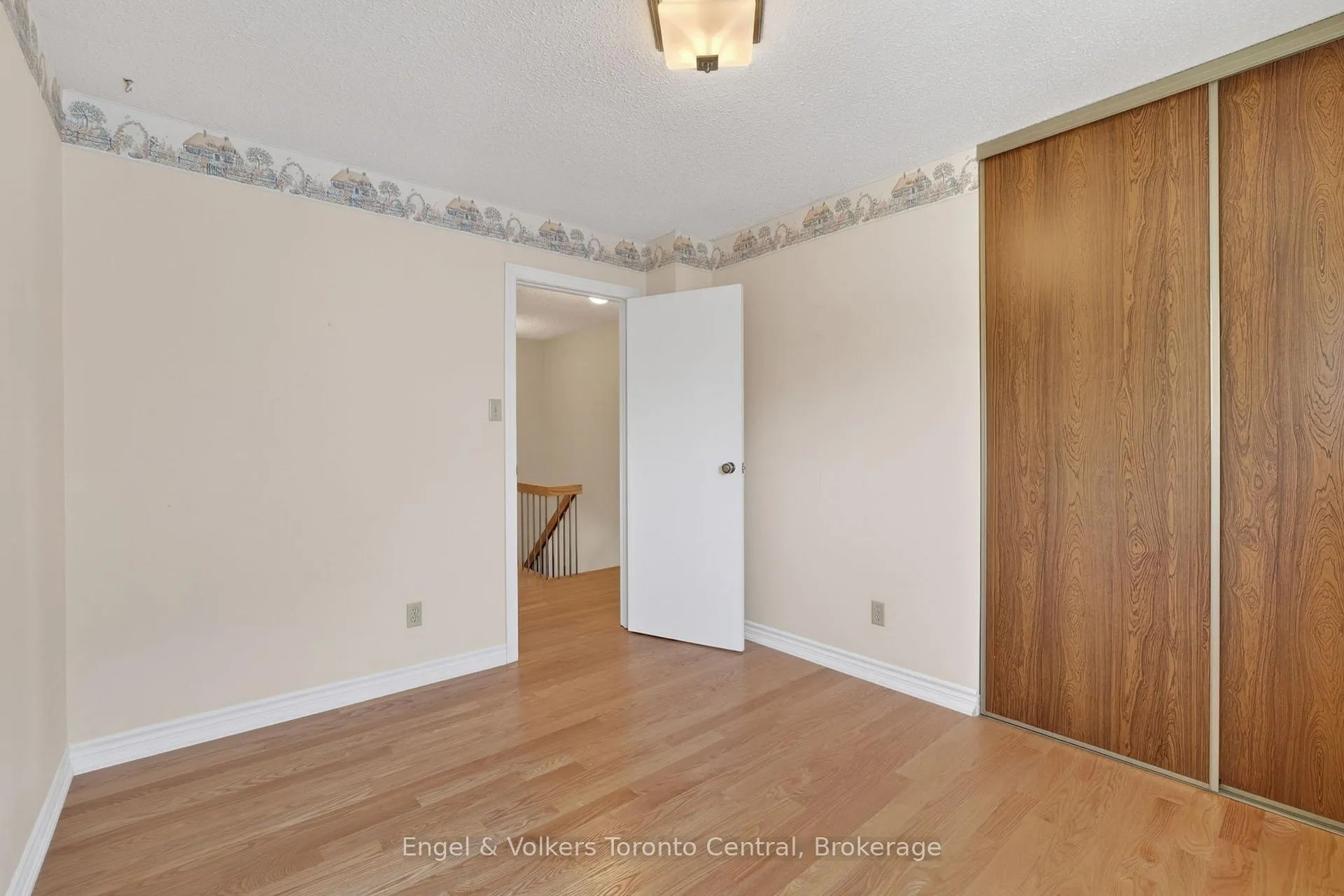 Photo 30 of 32 Milford Crescent, Brampton, Central Park — HOMEH
