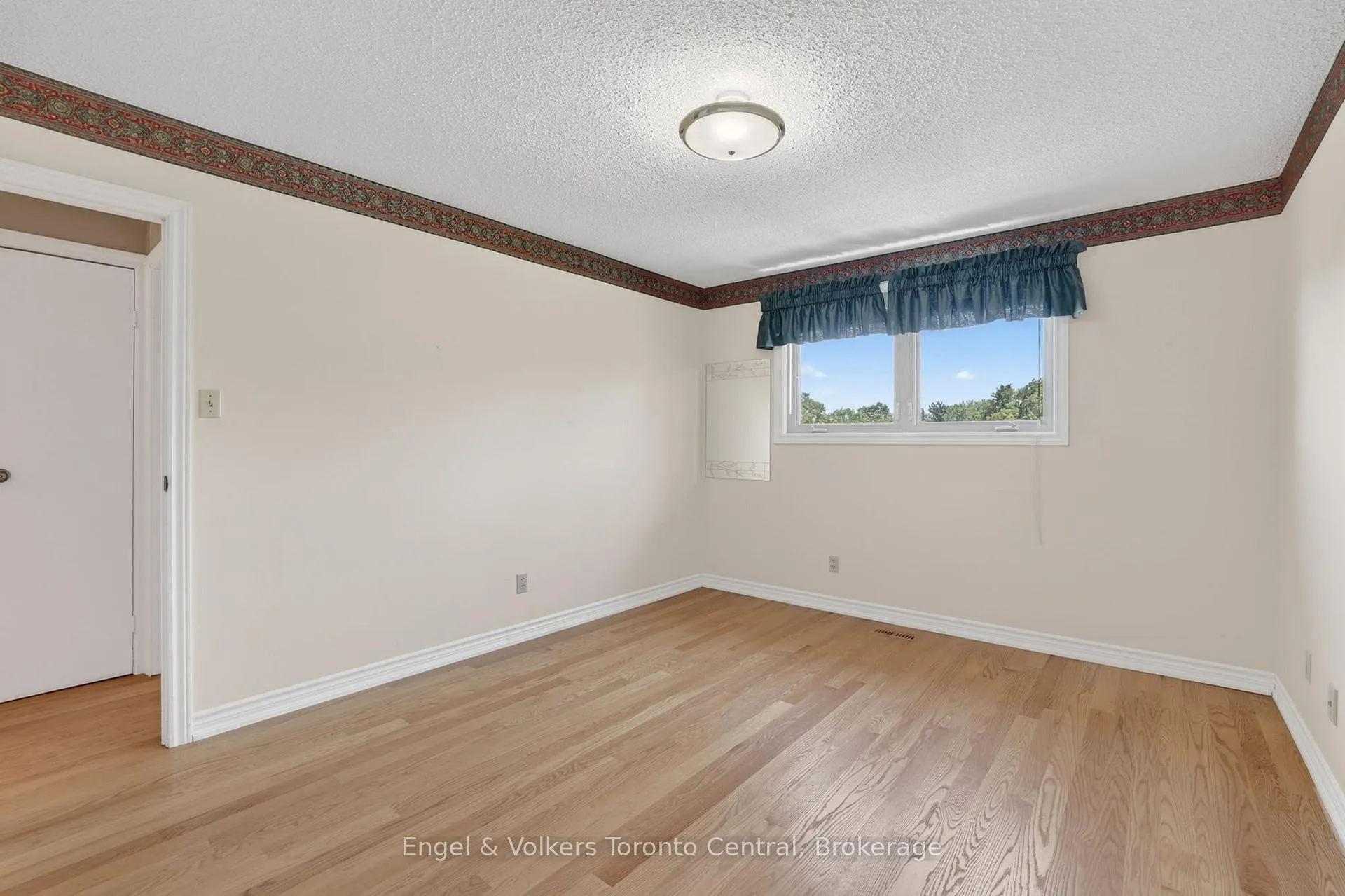 Photo 31 of 32 Milford Crescent, Brampton, Central Park — HOMEH