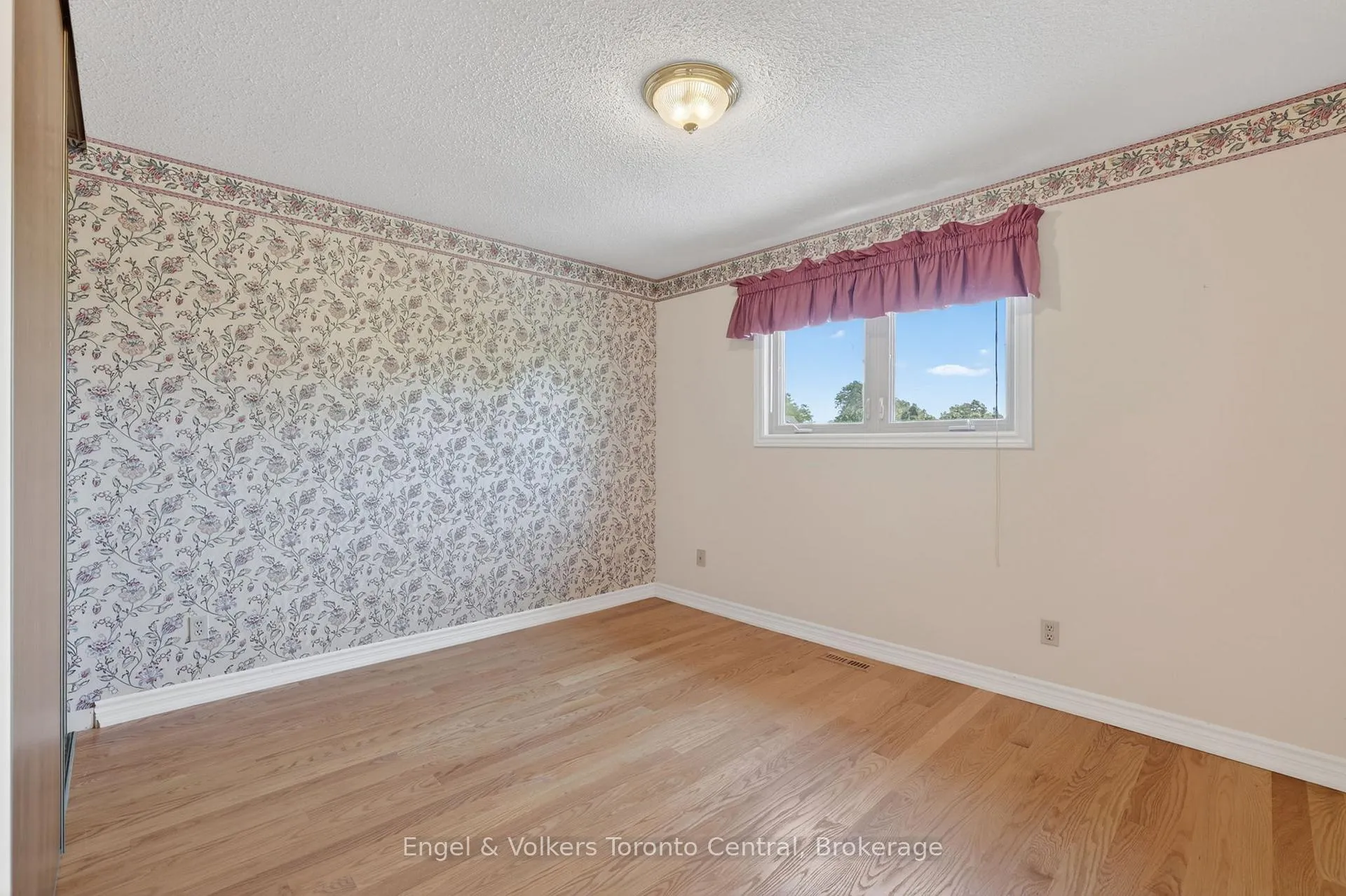 Photo 33 of 32 Milford Crescent, Brampton, Central Park — HOMEH