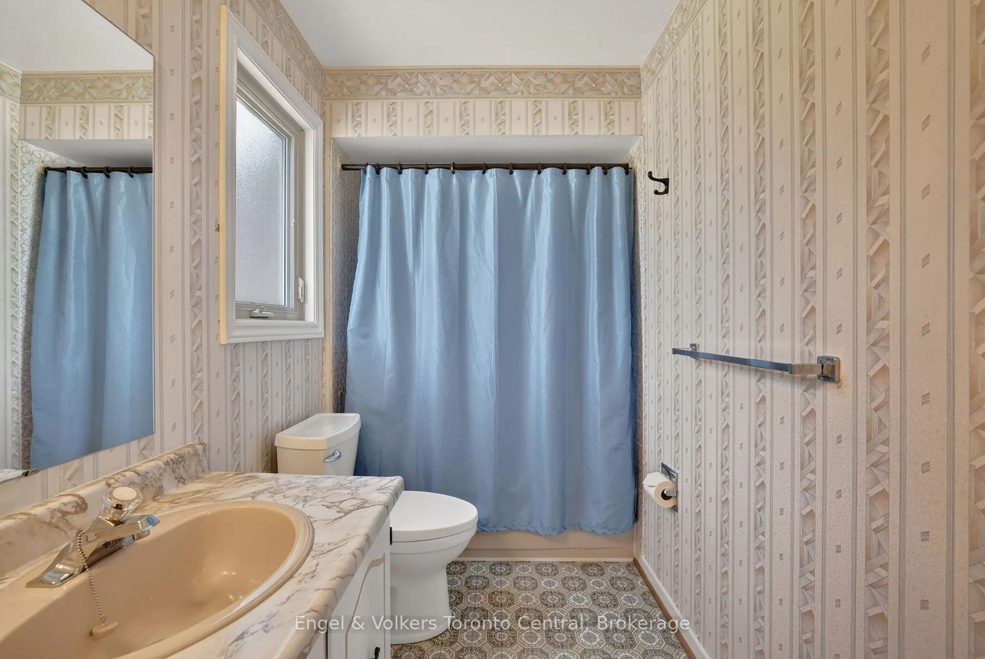 Photo 35 of 32 Milford Crescent, Brampton, Central Park — HOMEH