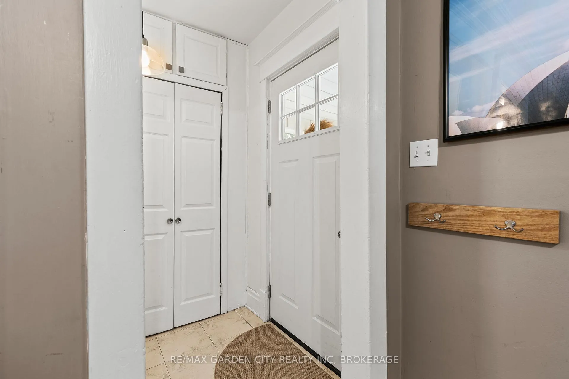 Photo 6 of 247 Lake Street, St. Catharines, Downtown — HOMEH