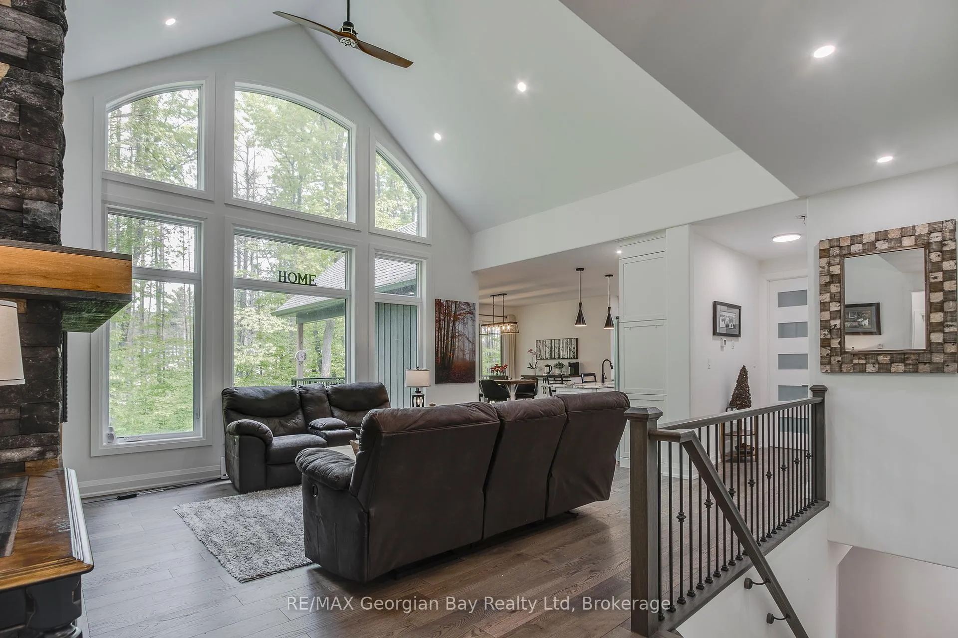Photo 10 of 50 Windermere Circle, Tay, Rural Tay — HOMEH