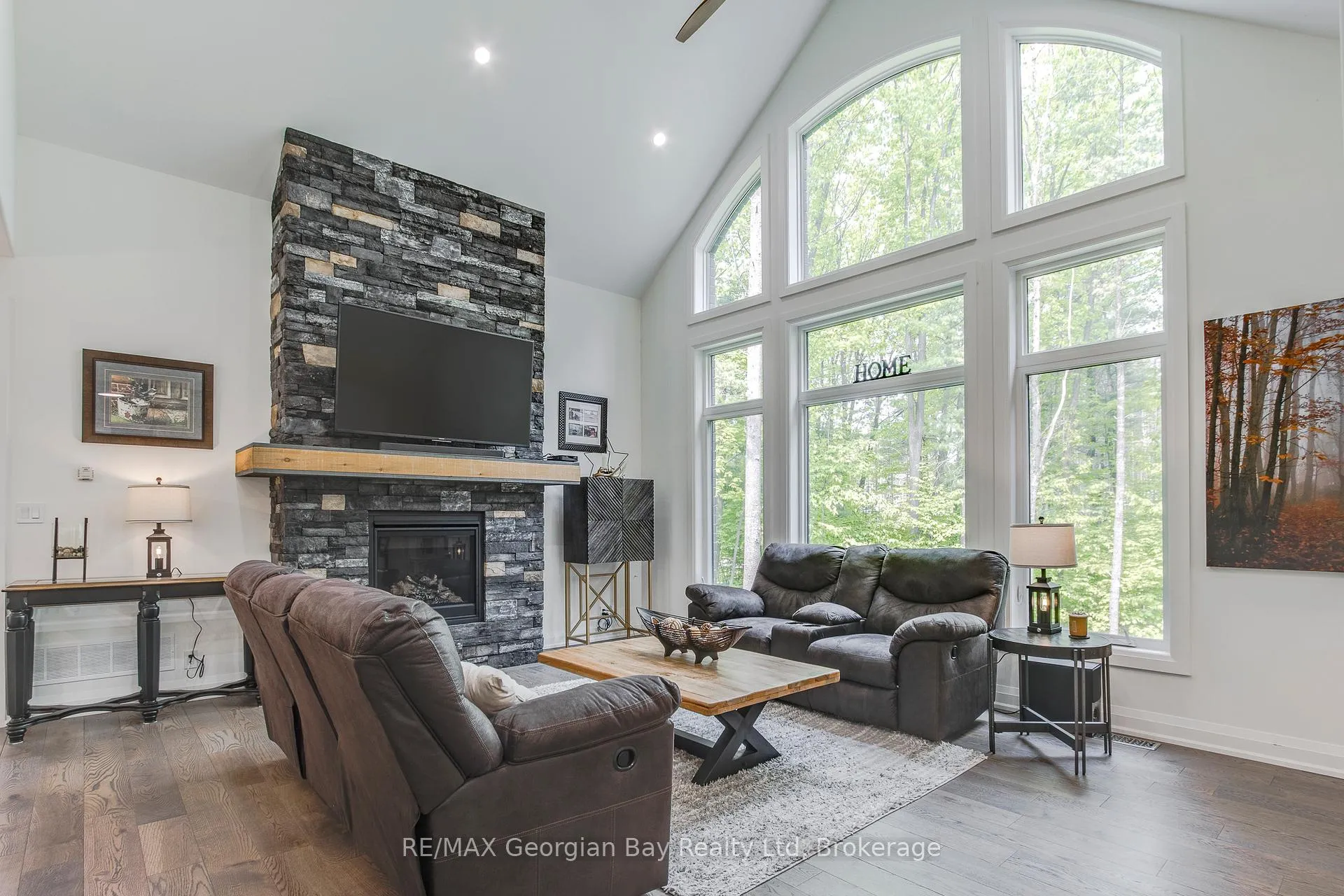 Photo 14 of 50 Windermere Circle, Tay, Rural Tay — HOMEH