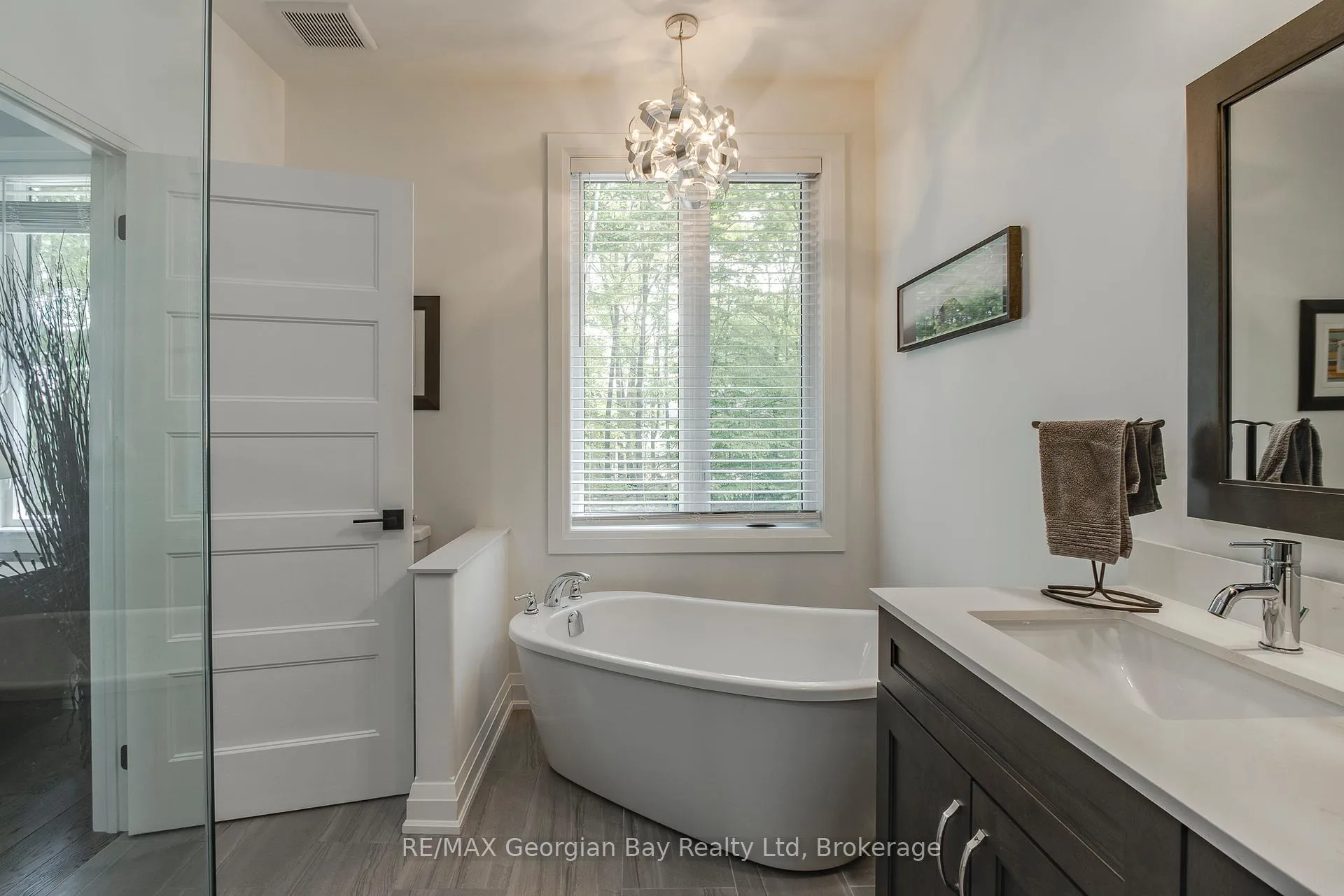 Photo 27 of 50 Windermere Circle, Tay, Rural Tay — HOMEH
