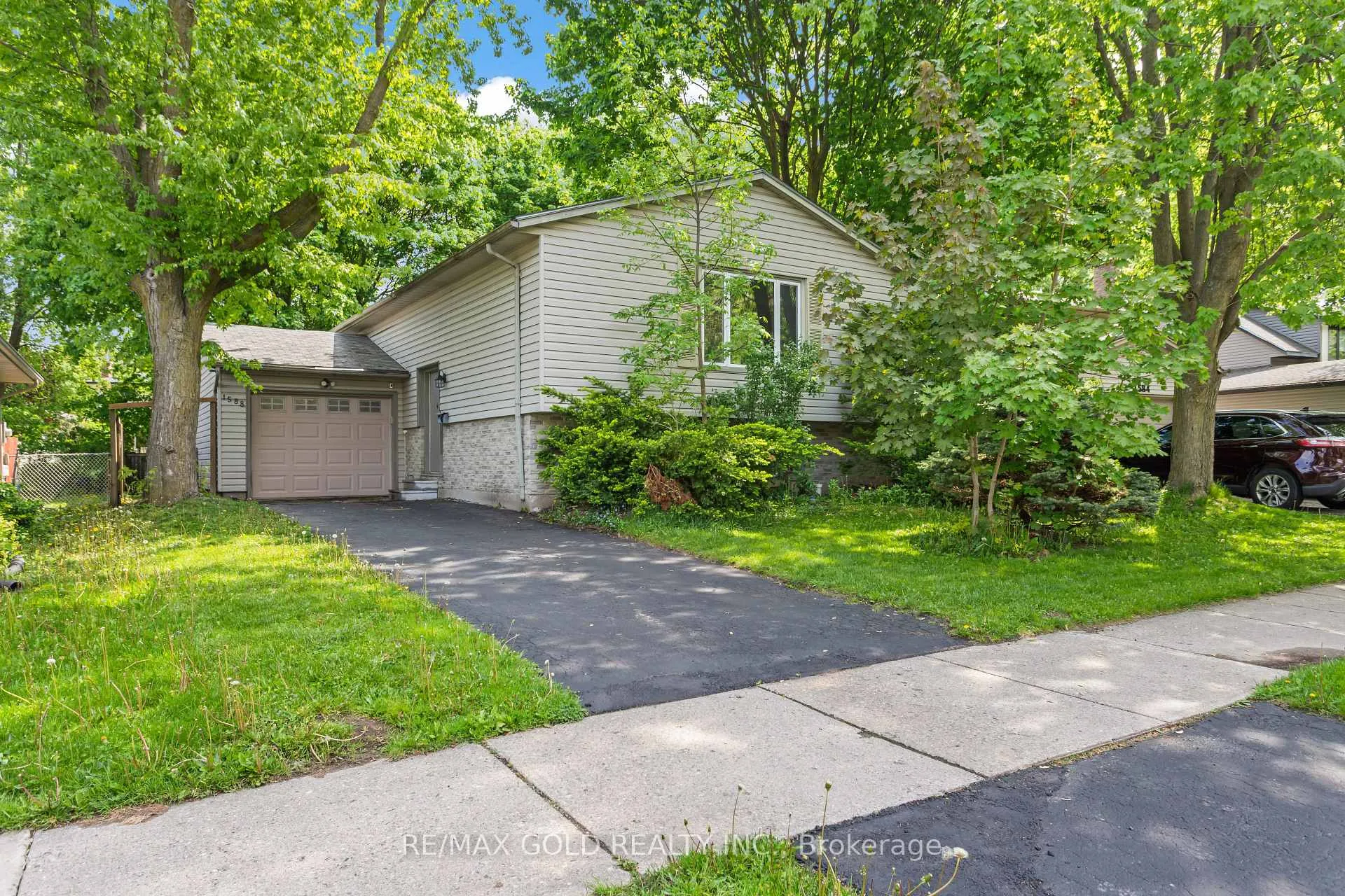 Front of 1588 Aldersbrook Road