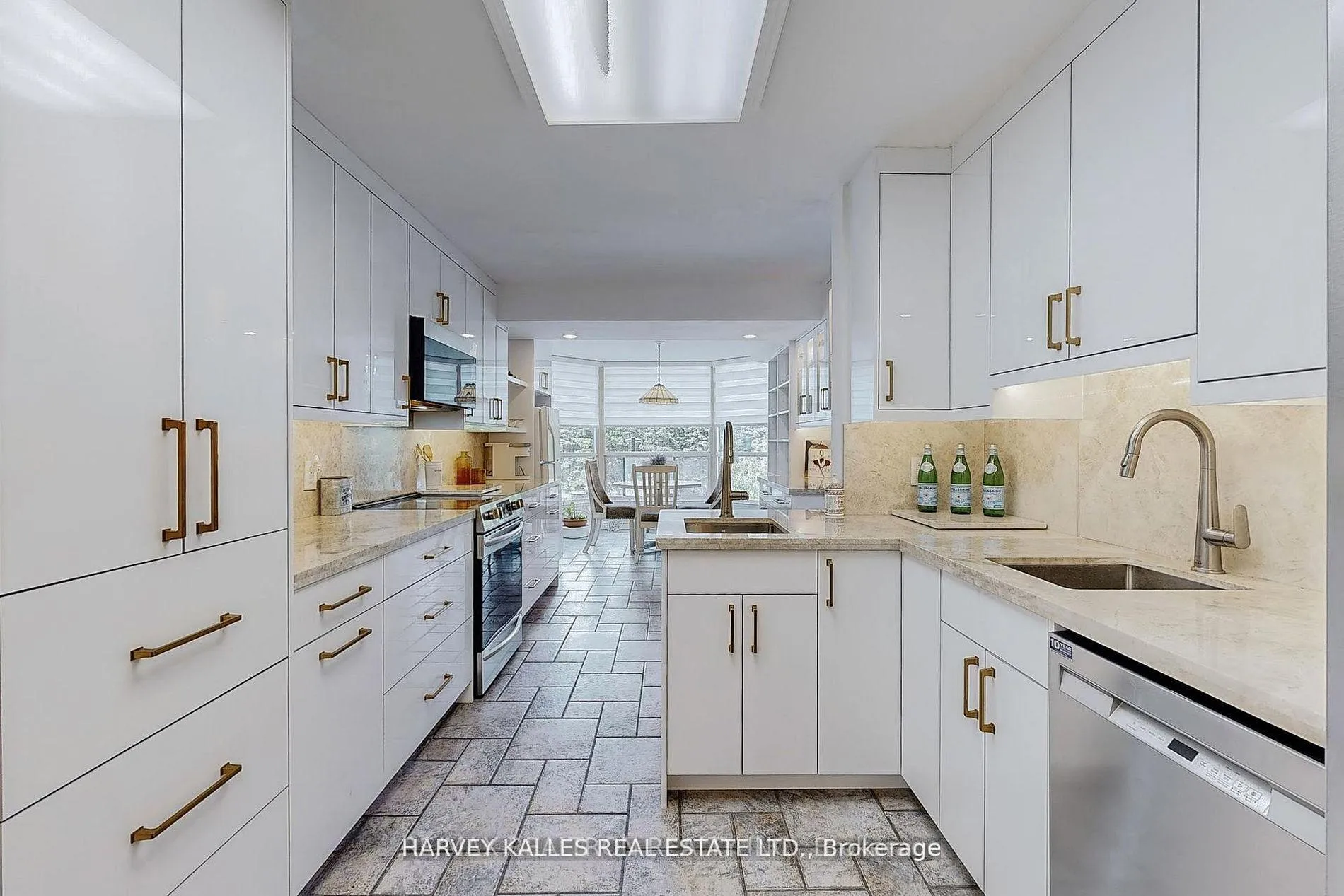 Photo 4 of Unit 311, 7300 Yonge Street, Vaughan, Crestwood-Springfarm-Yorkhill — HOMEH