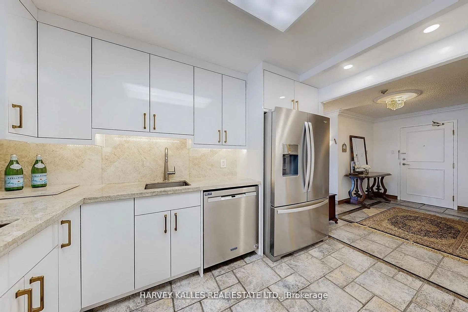 Photo 5 of Unit 311, 7300 Yonge Street, Vaughan, Crestwood-Springfarm-Yorkhill — HOMEH