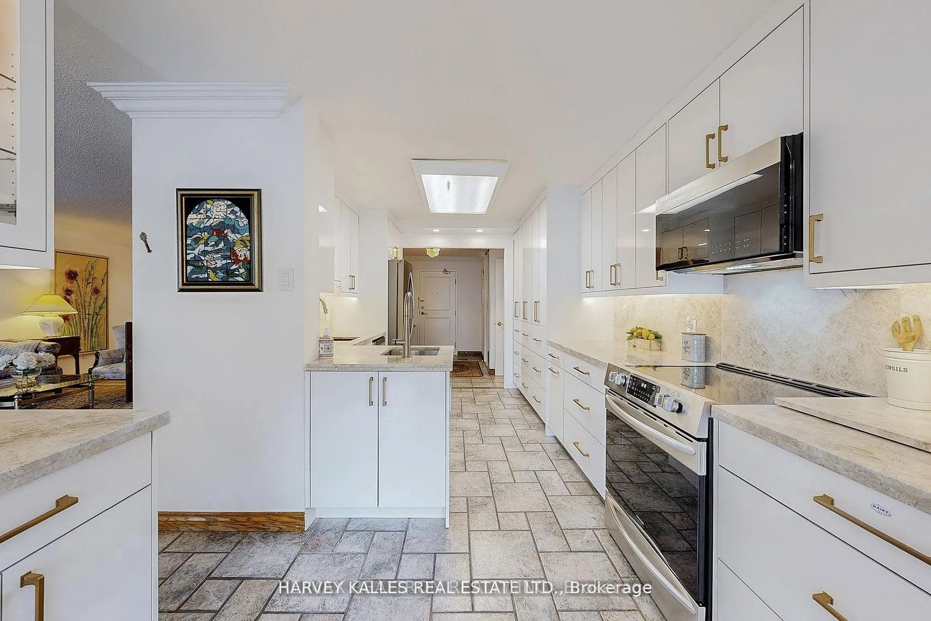 Photo 11 of Unit 311, 7300 Yonge Street, Vaughan, Crestwood-Springfarm-Yorkhill — HOMEH