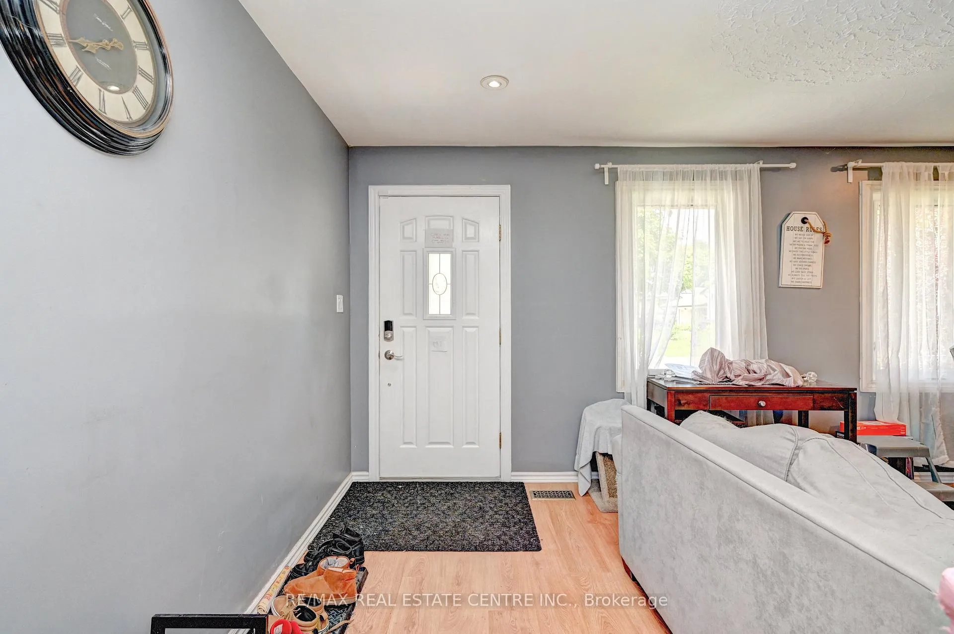 Photo 2 of 525 Fallingbrook Drive, Waterloo, Lakeshore Village — HOMEH