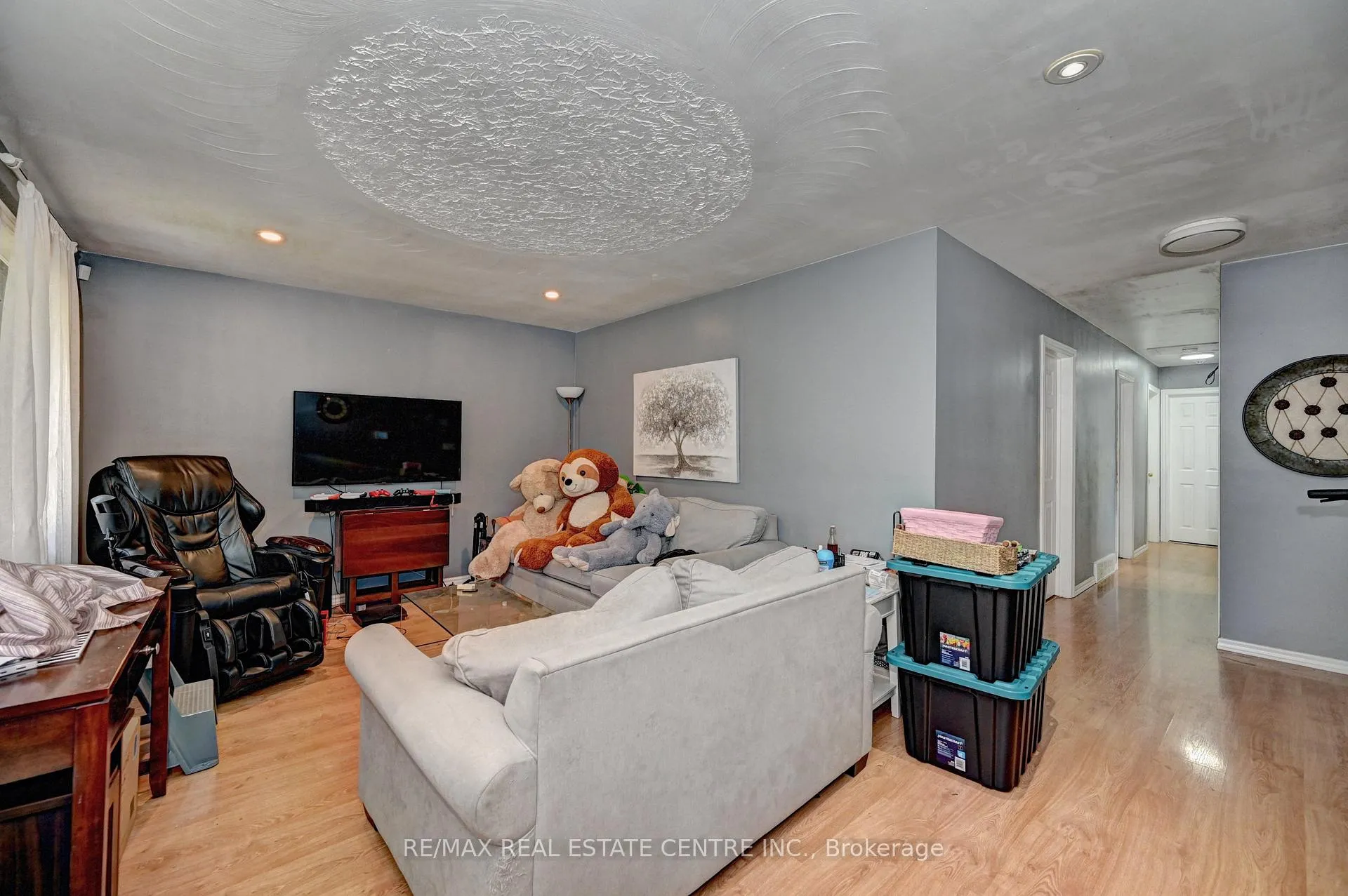 Photo 4 of 525 Fallingbrook Drive, Waterloo, Lakeshore Village — HOMEH