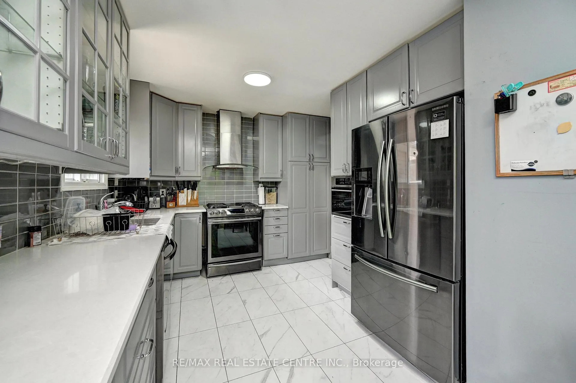 Photo 5 of 525 Fallingbrook Drive, Waterloo, Lakeshore Village — HOMEH