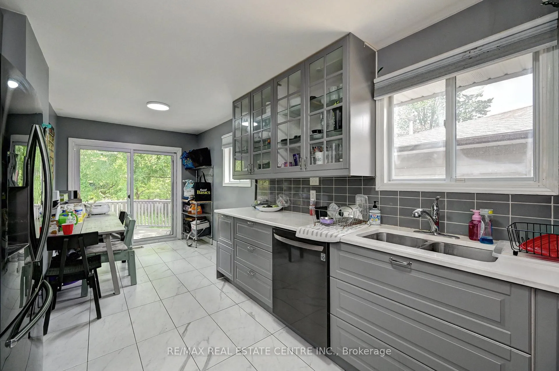 Photo 6 of 525 Fallingbrook Drive, Waterloo, Lakeshore Village — HOMEH