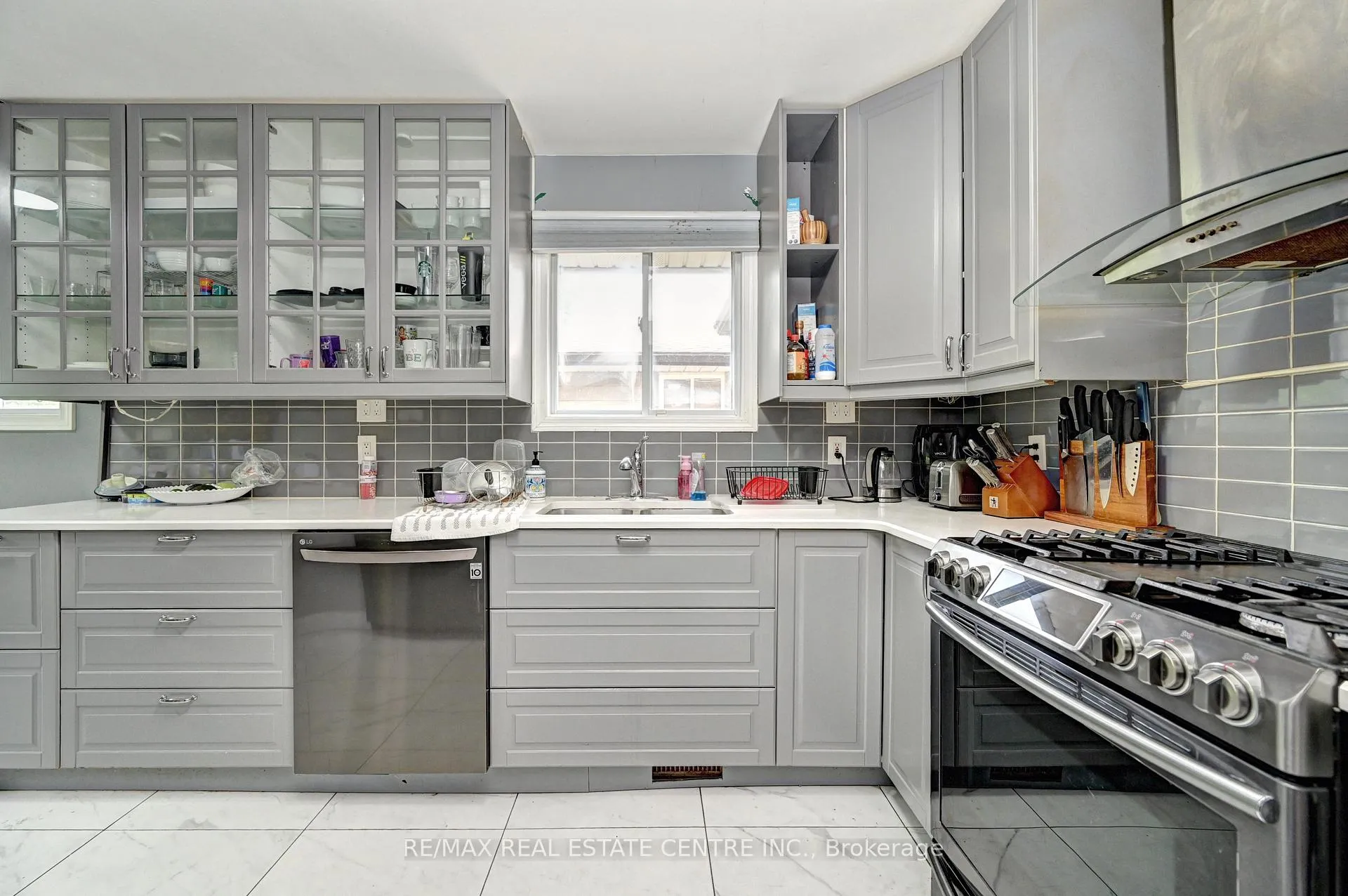 Photo 8 of 525 Fallingbrook Drive, Waterloo, Lakeshore Village — HOMEH