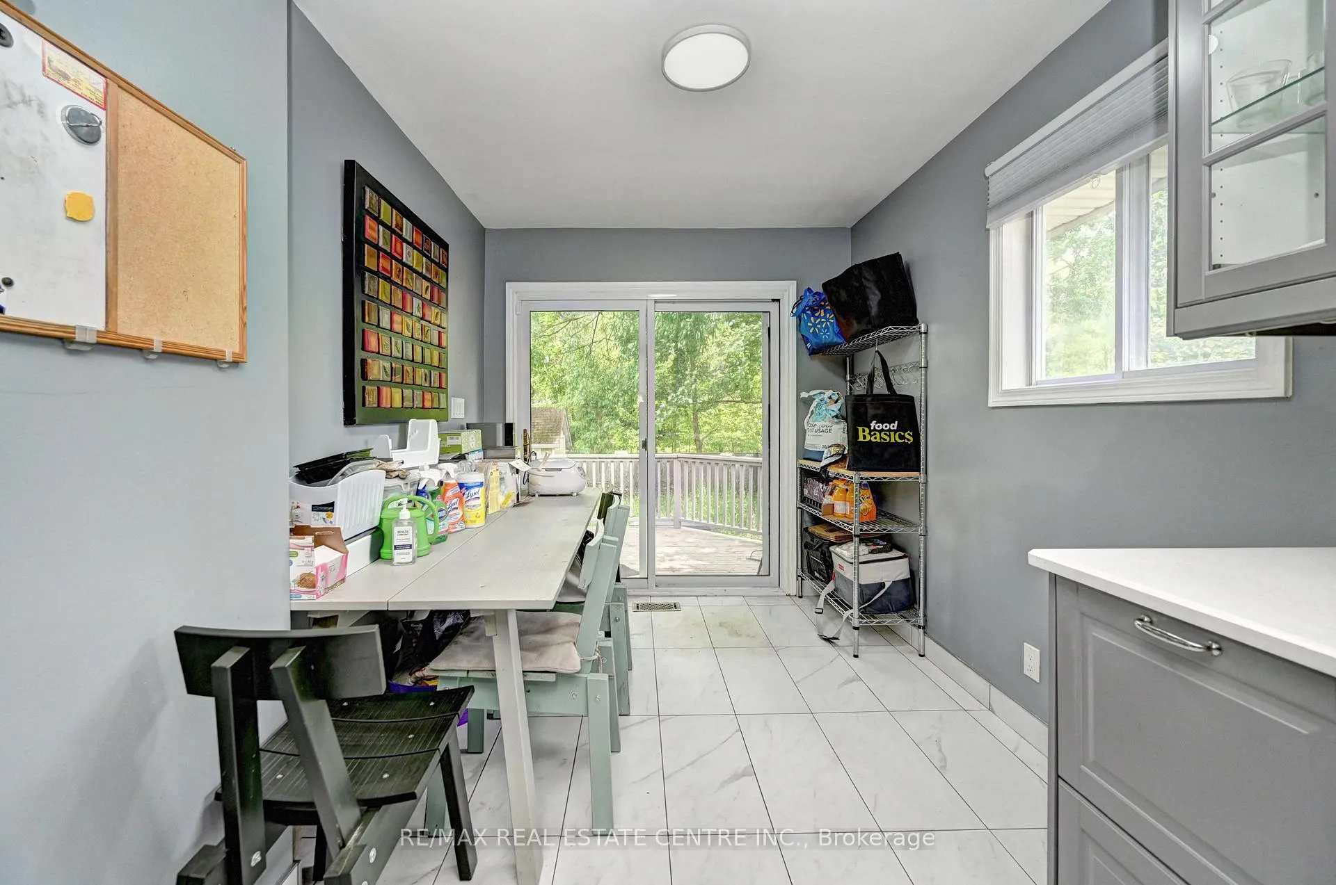 Photo 9 of 525 Fallingbrook Drive, Waterloo, Lakeshore Village — HOMEH