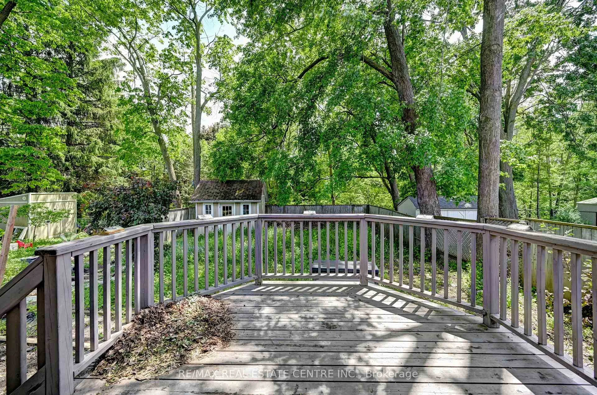 Photo 20 of 525 Fallingbrook Drive, Waterloo, Lakeshore Village — HOMEH