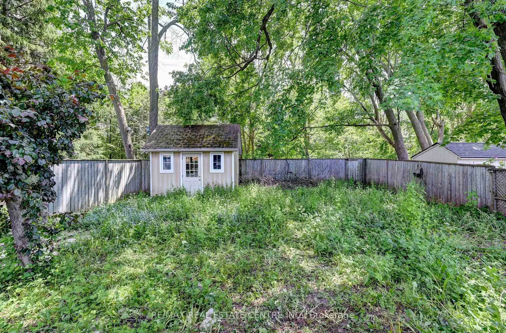 Photo 22 of 525 Fallingbrook Drive, Waterloo, Lakeshore Village — HOMEH