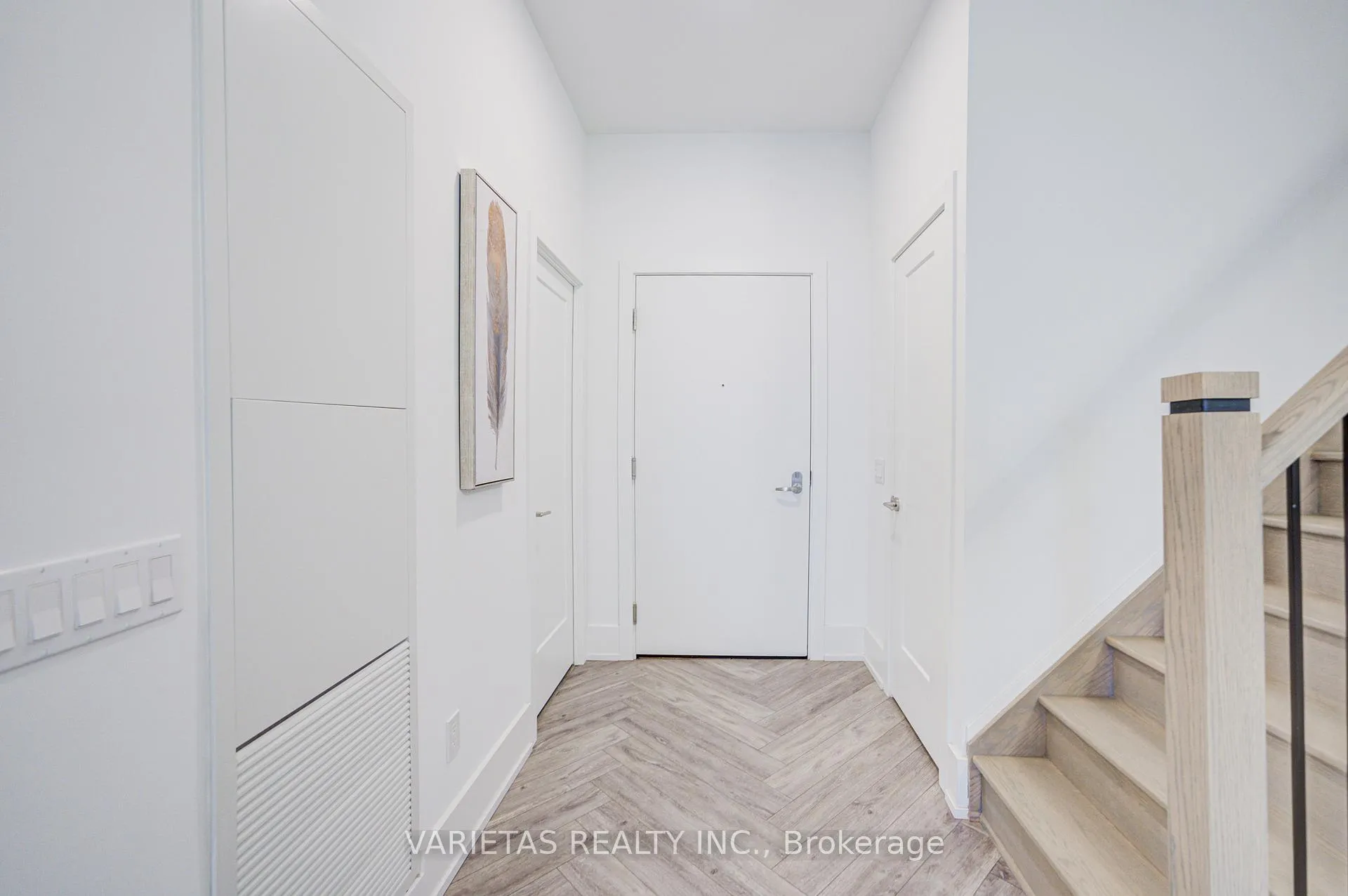 Photo 3 of Unit 101, 9 Clegg Road, Markham, Unionville — HOMEH