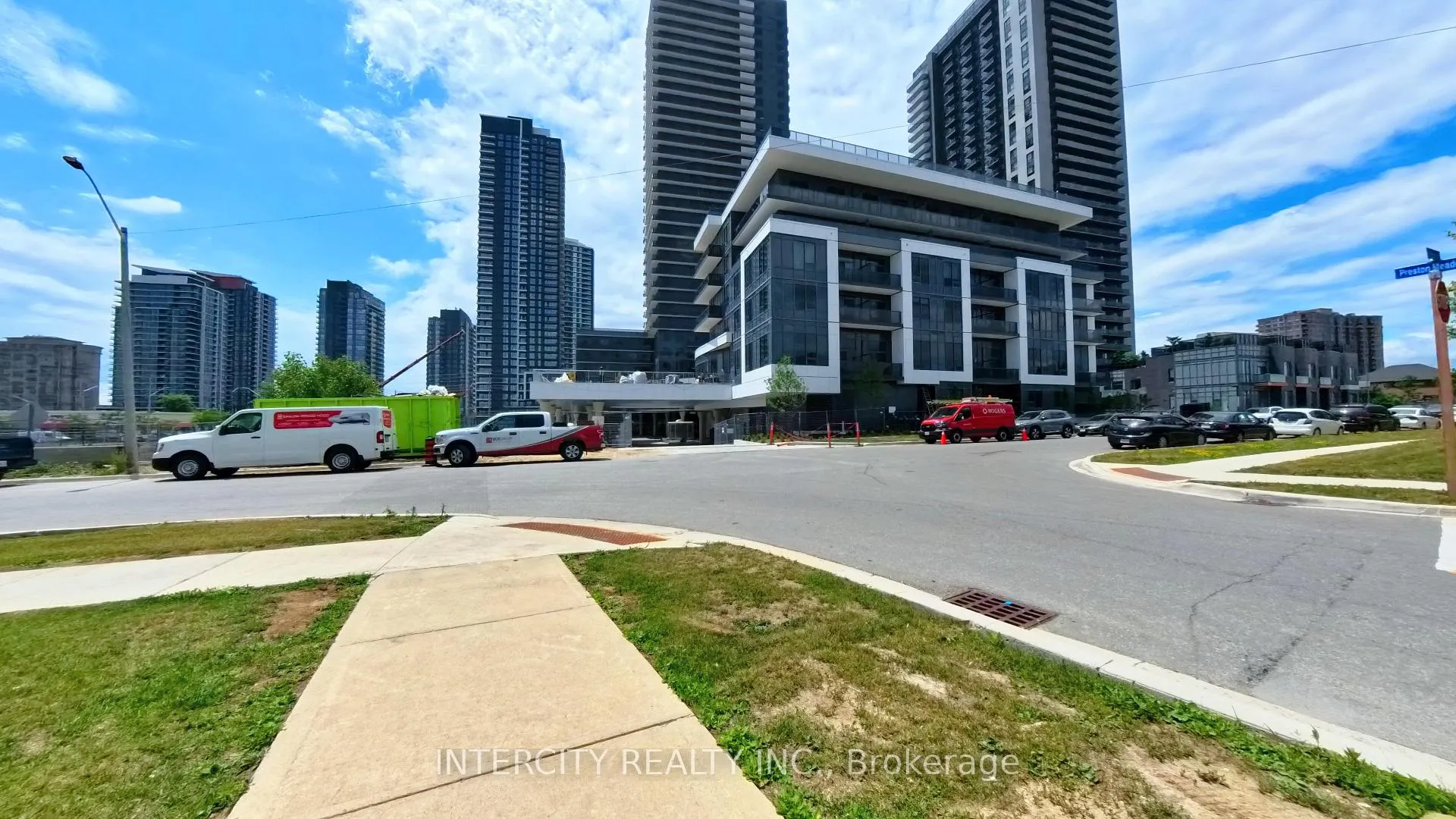 Front of Unit 1712, 5105 Hurontario Street S