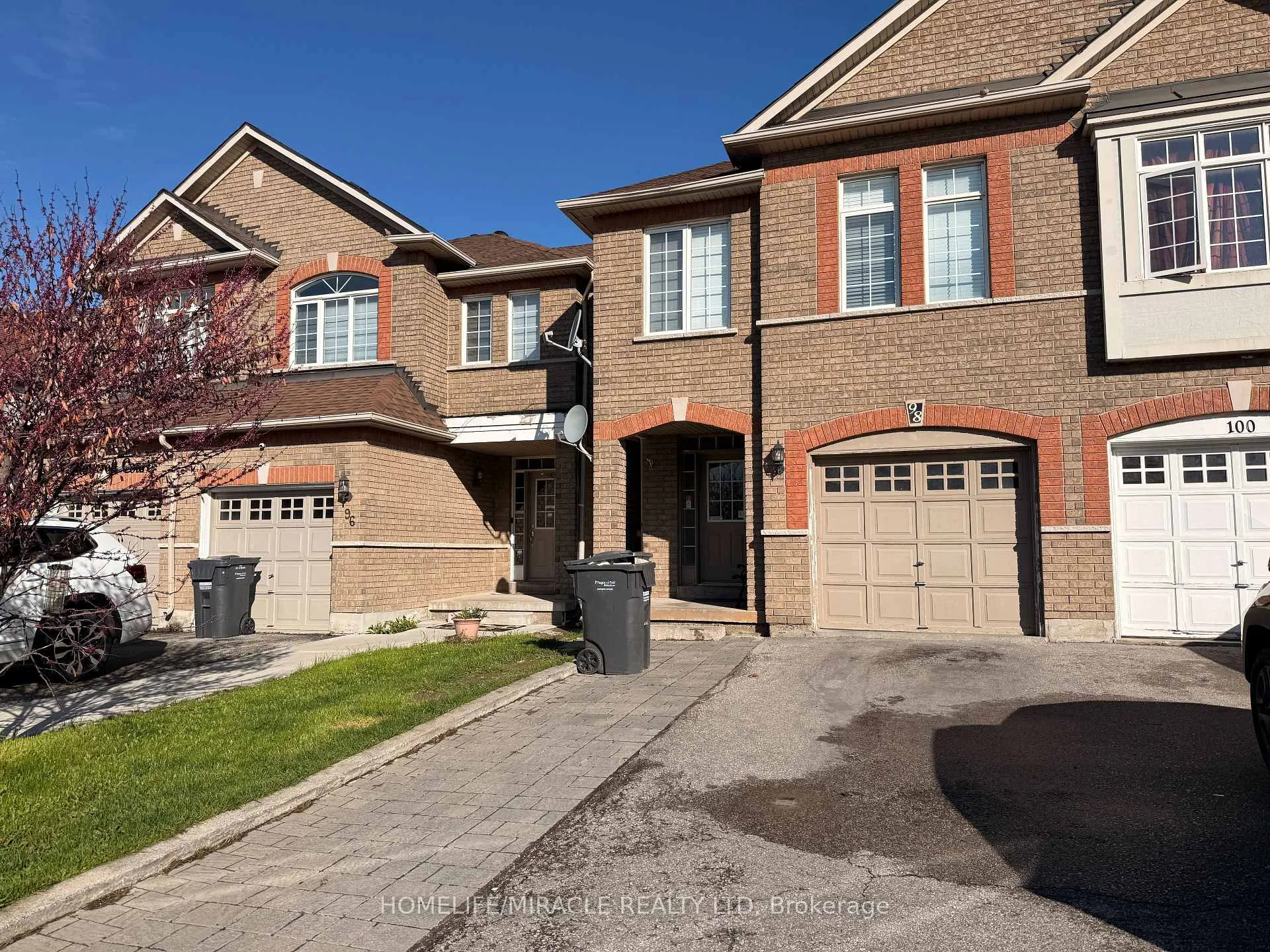 Front of 98 Marycroft (Upper) Court