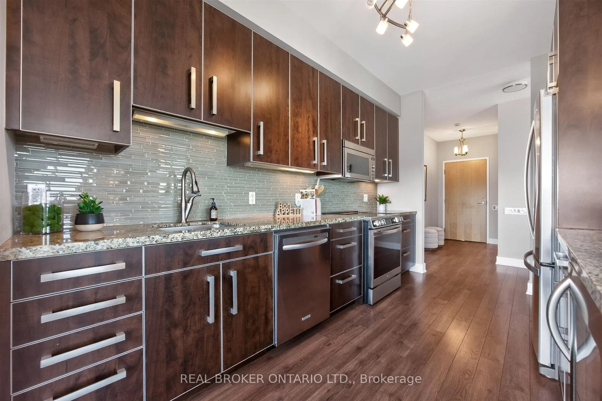 Photo 17 of Unit 2402, 1048 Broadview Avenue, Toronto, Broadview North — HOMEH