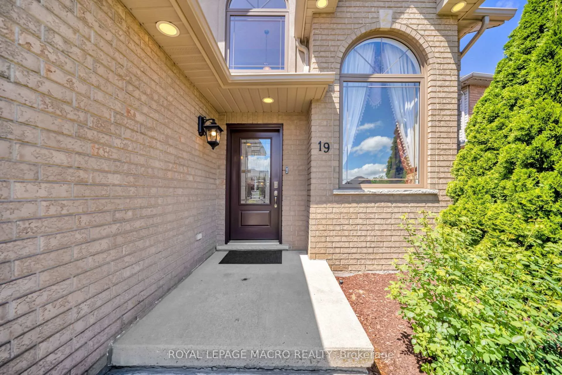 Photo 3 of 19 Sonata Avenue, Hamilton, Kernighan — HOMEH